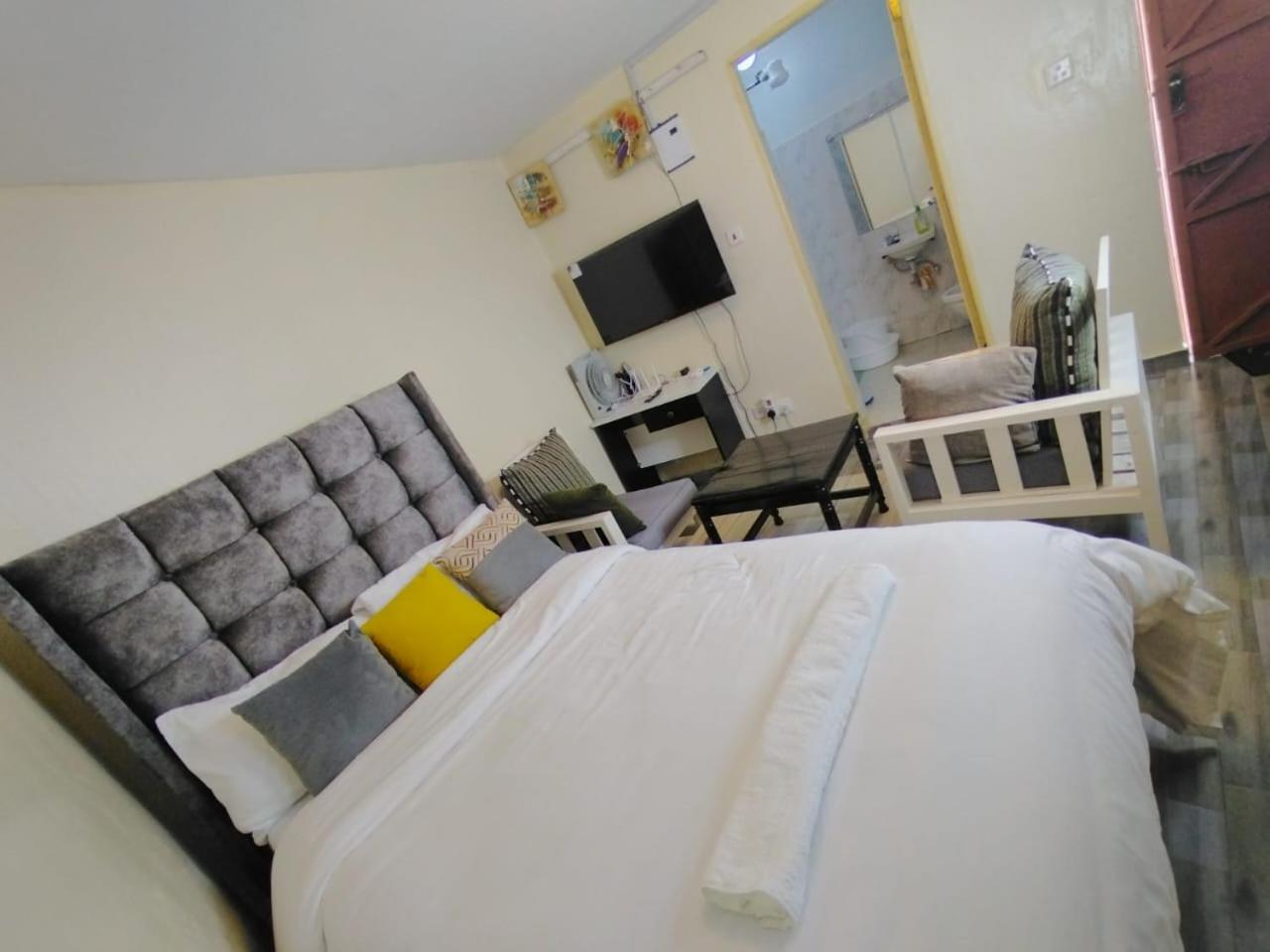 One-Bedroom Apartment photo 3