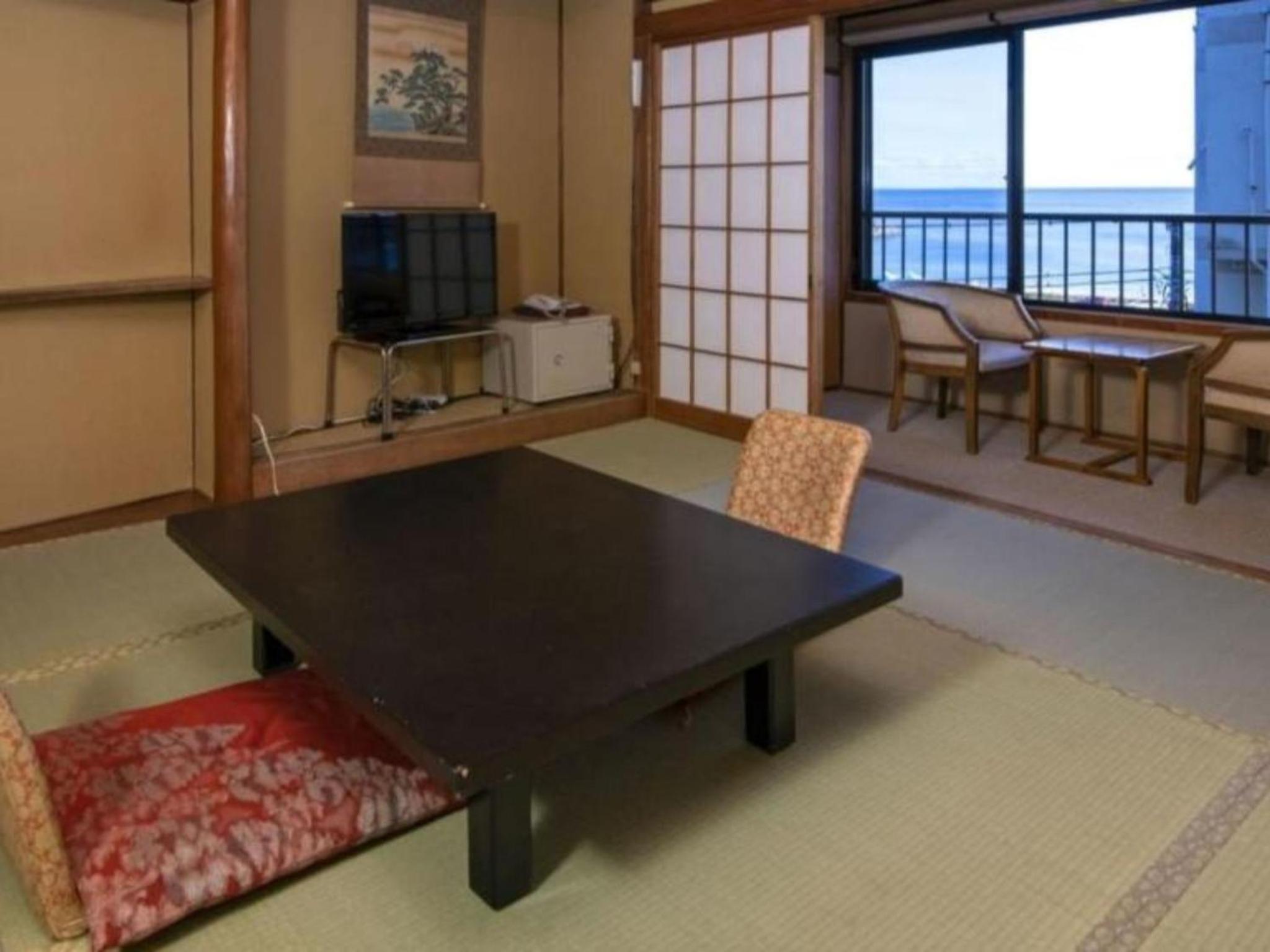Japanese-StyleTriple Room with No View