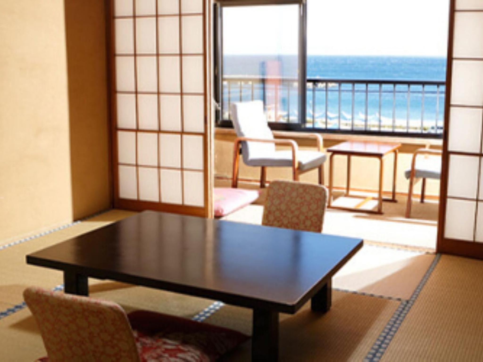 Japanese-StyleTriple Room with Sea View-Shared Bathroom photo 3