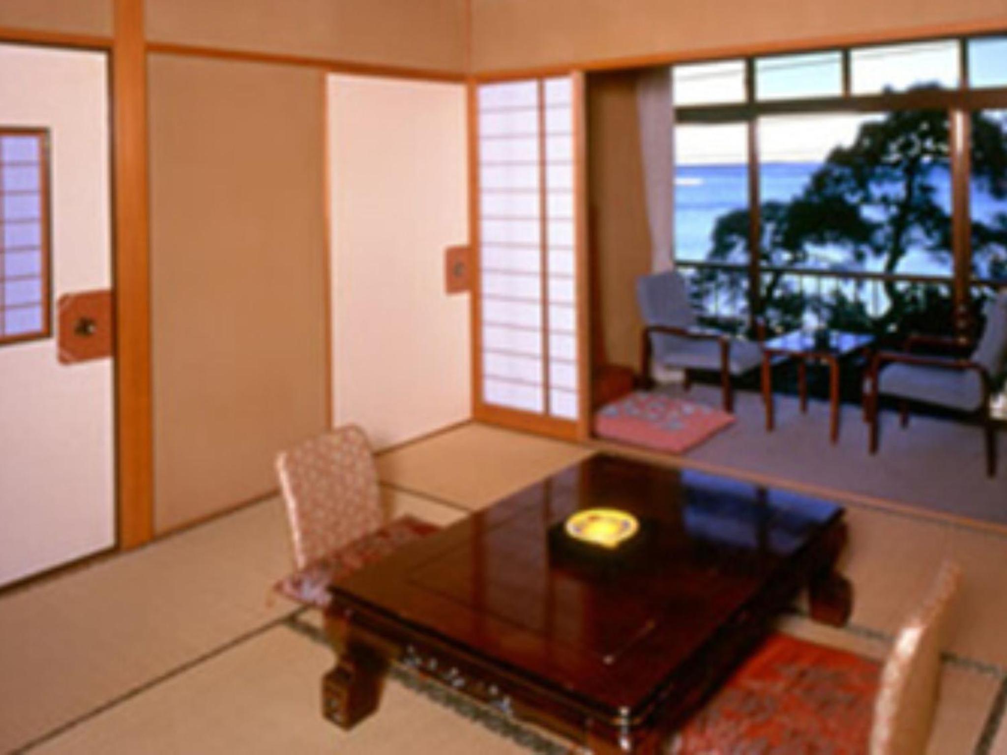 Japanese-StyleTriple Room with Sea View-Shared Bathroom