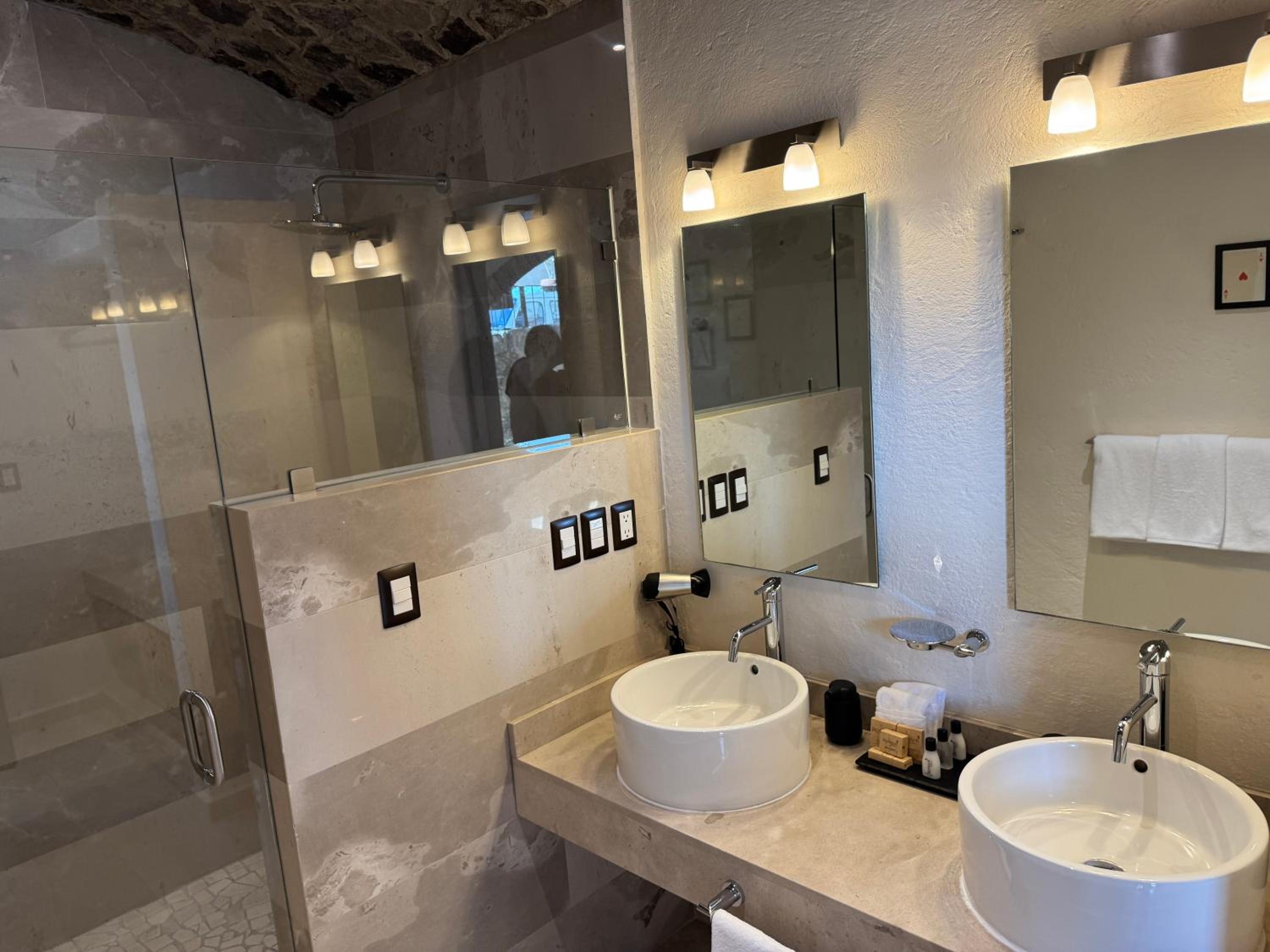 Deluxe Suite photo 2