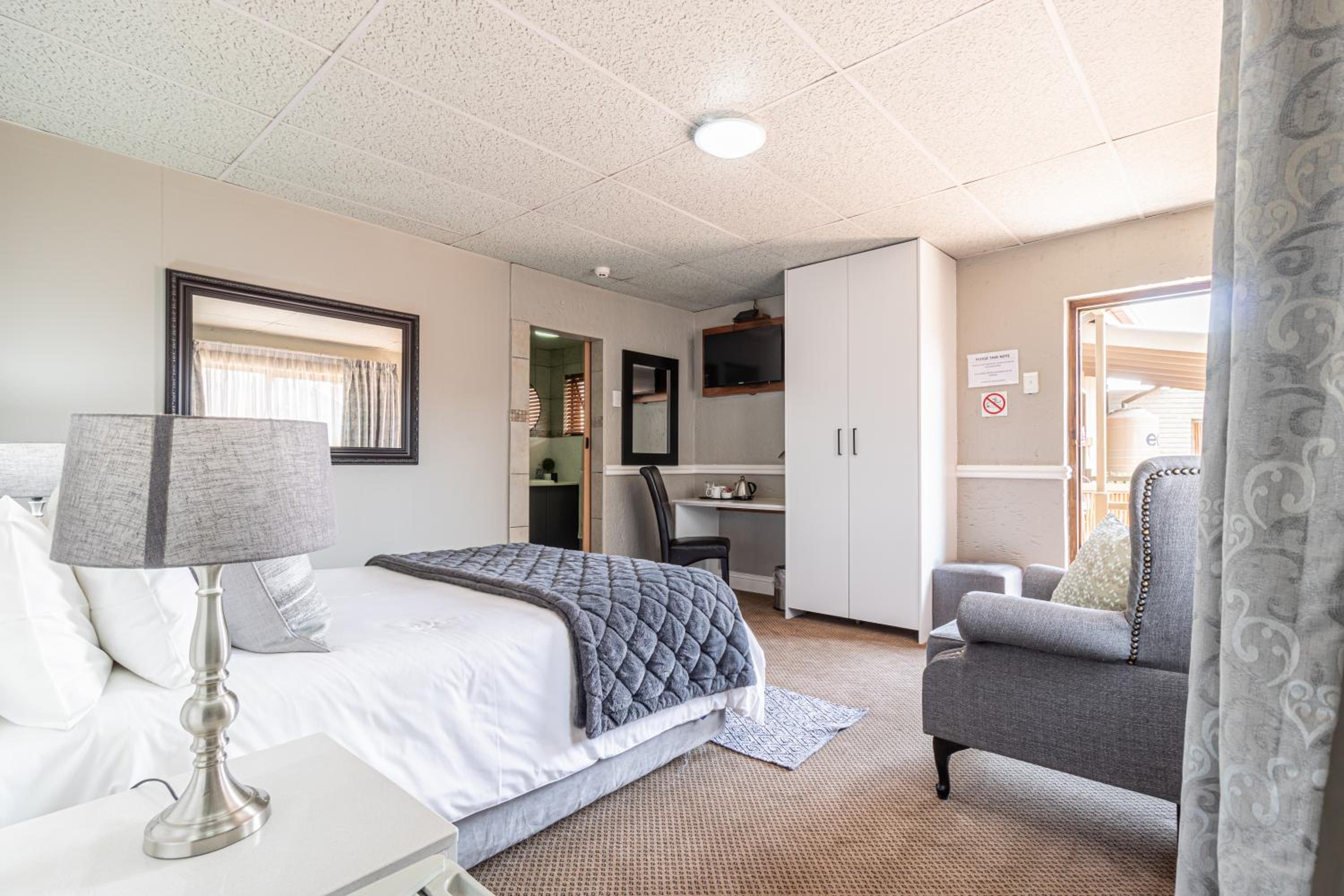 Standard Double Room - Photo 4