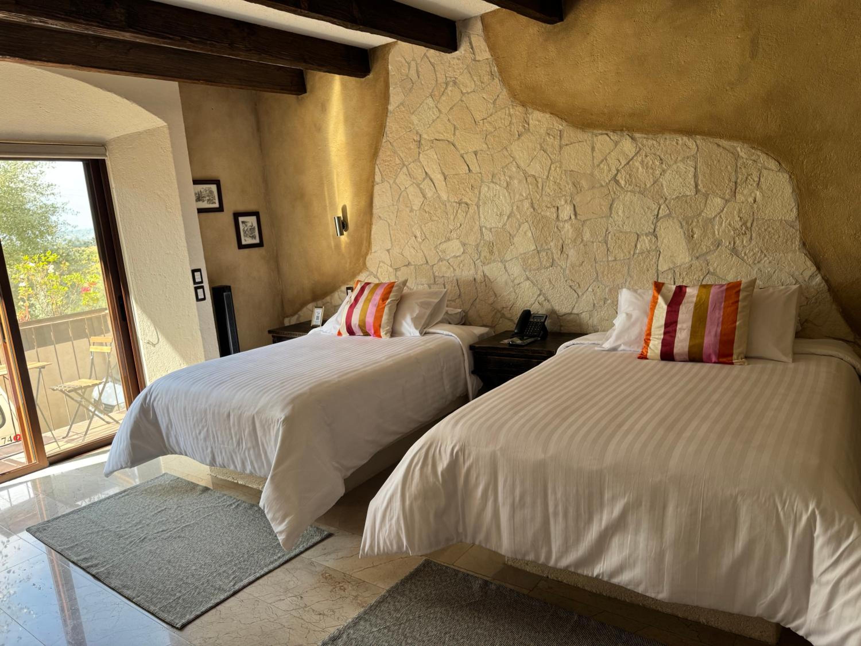 Deluxe Queen Suite