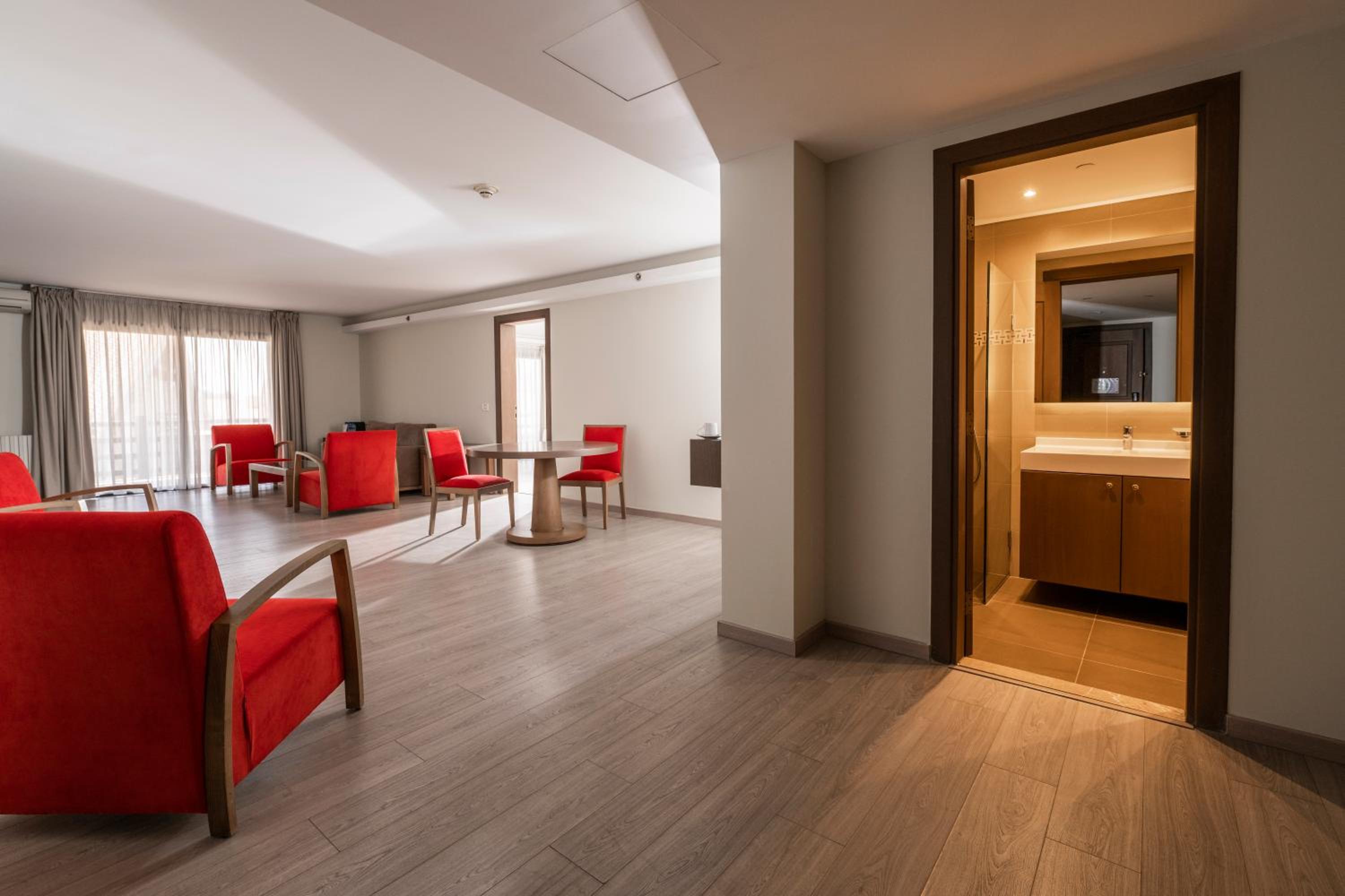 Diplomatic Suite with Garden View