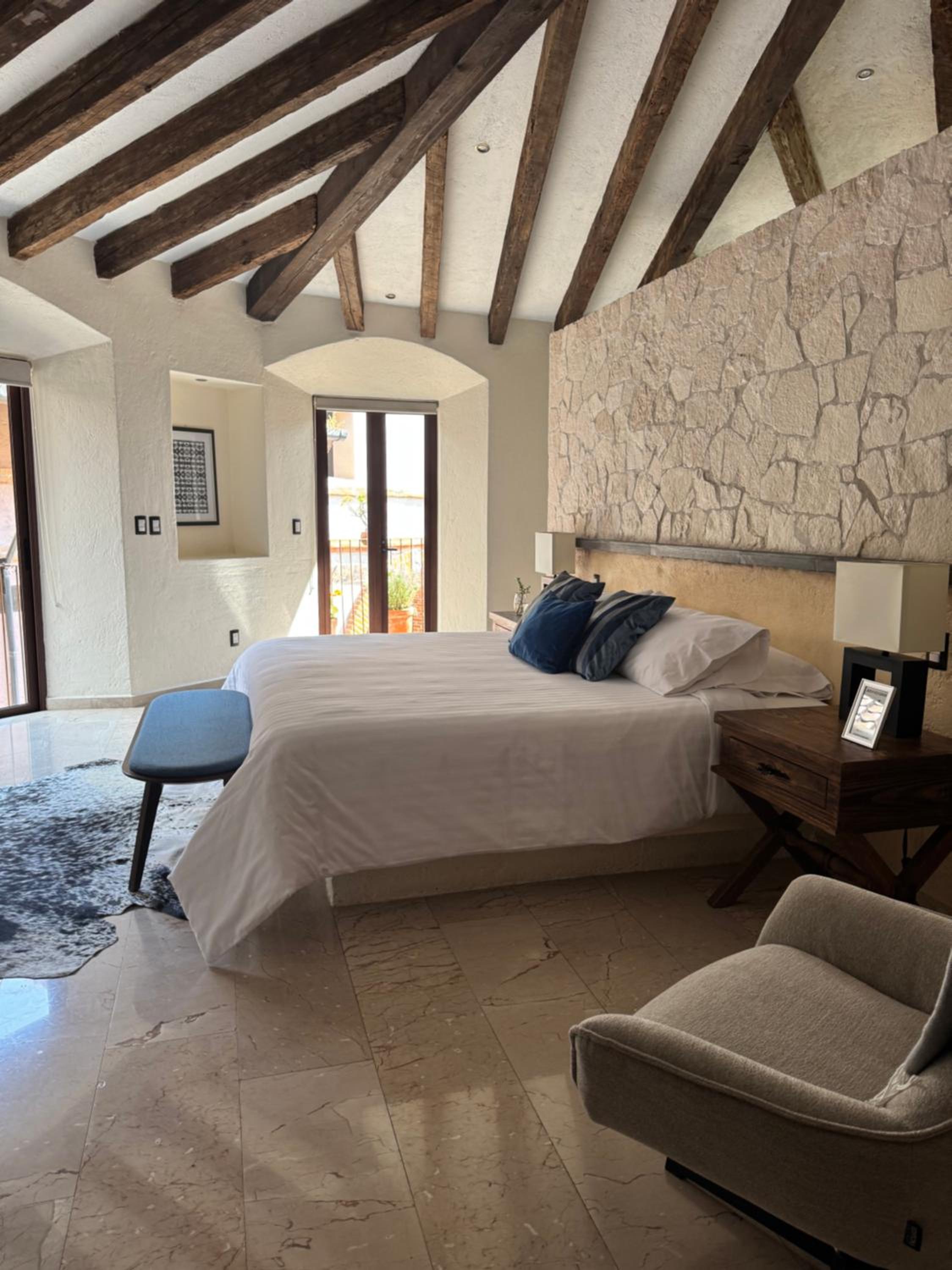 Deluxe King Suite