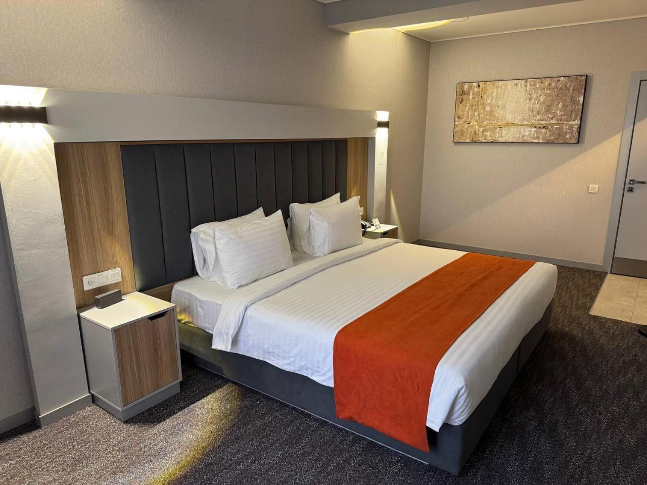 King Suite with Balcony photo 1