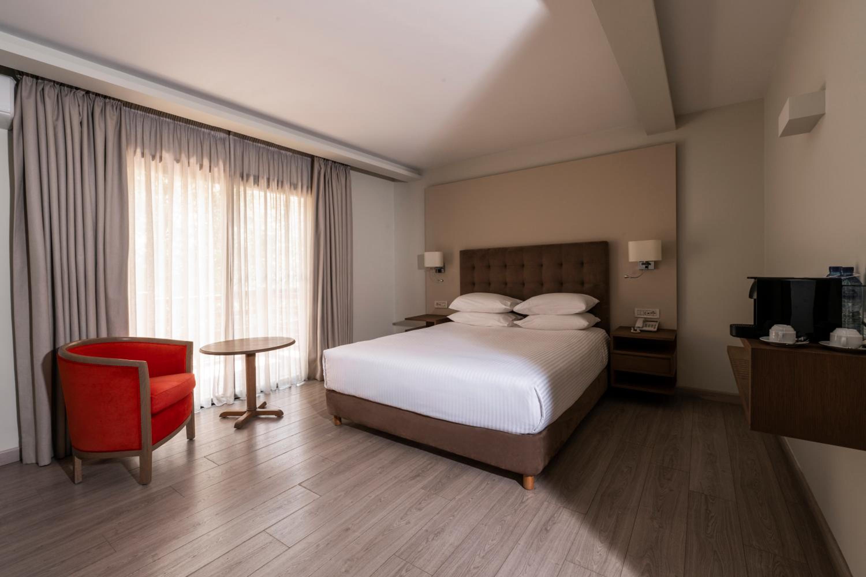One-Bedroom King Suite with Garden View