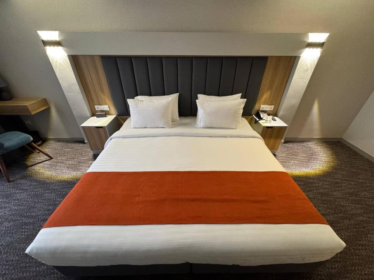 King Suite with Balcony photo 2