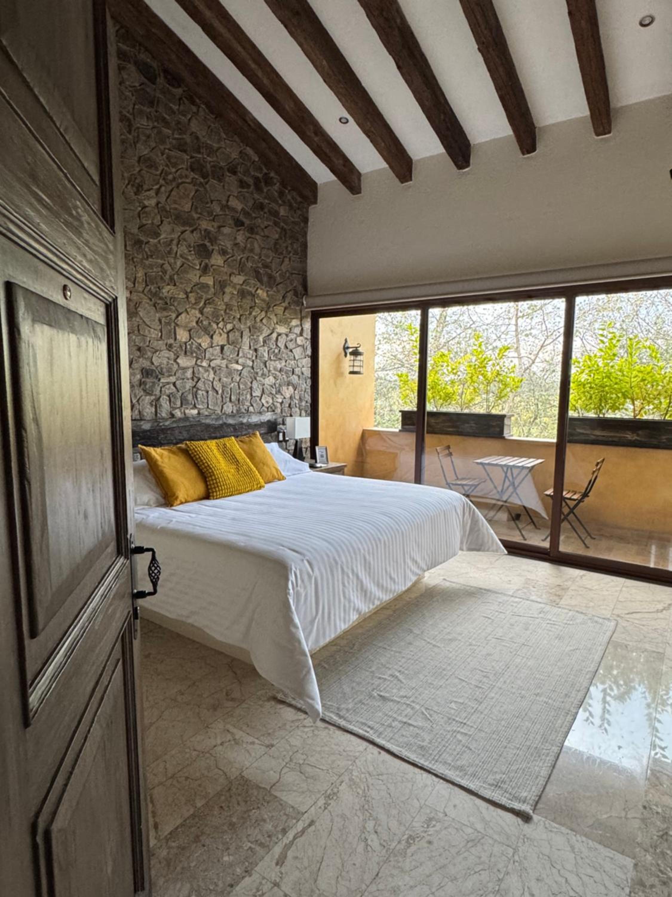 Deluxe King Suite