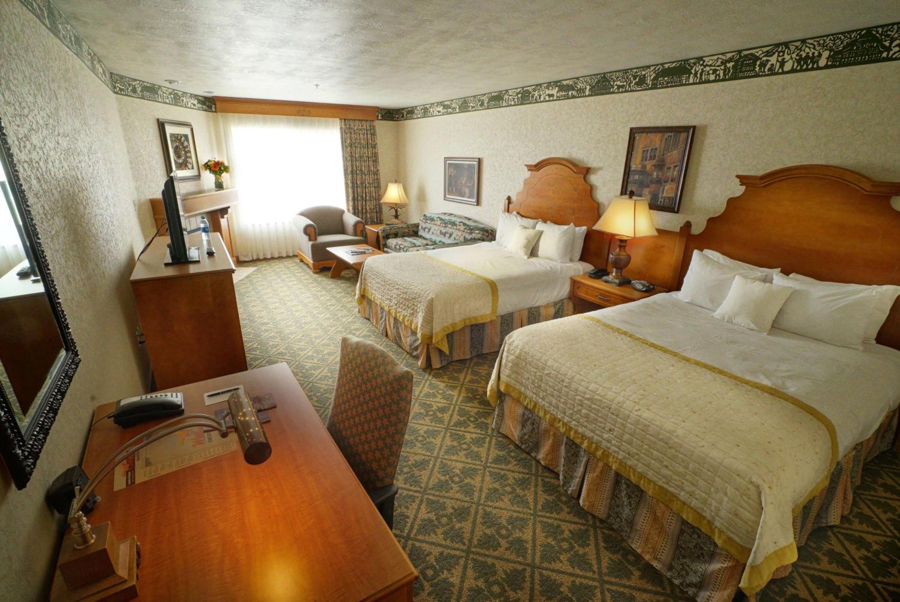 Deluxe Queen Suite - Photo 1