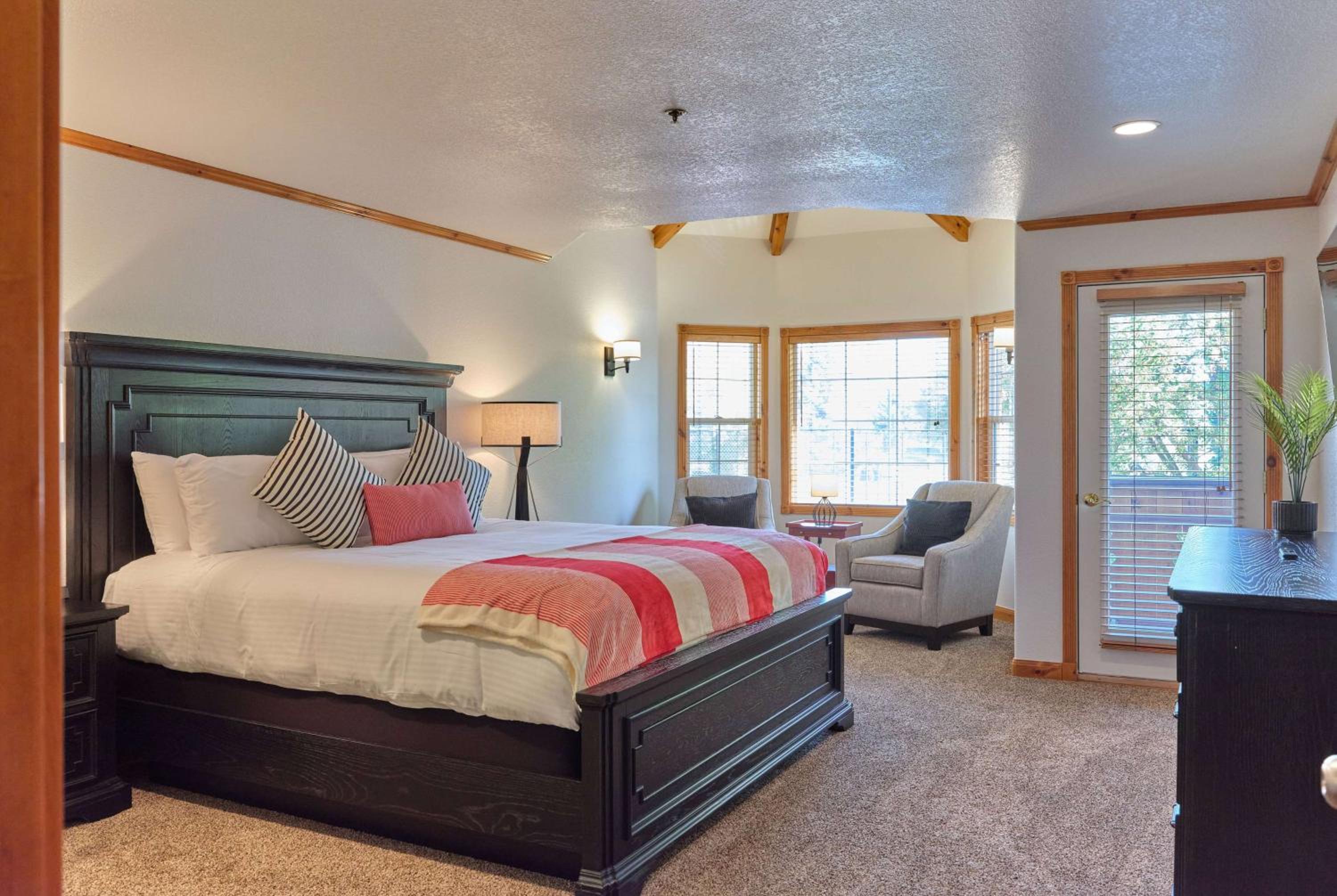 Four-Bedroom Townhome - Non-Smoking photo 1