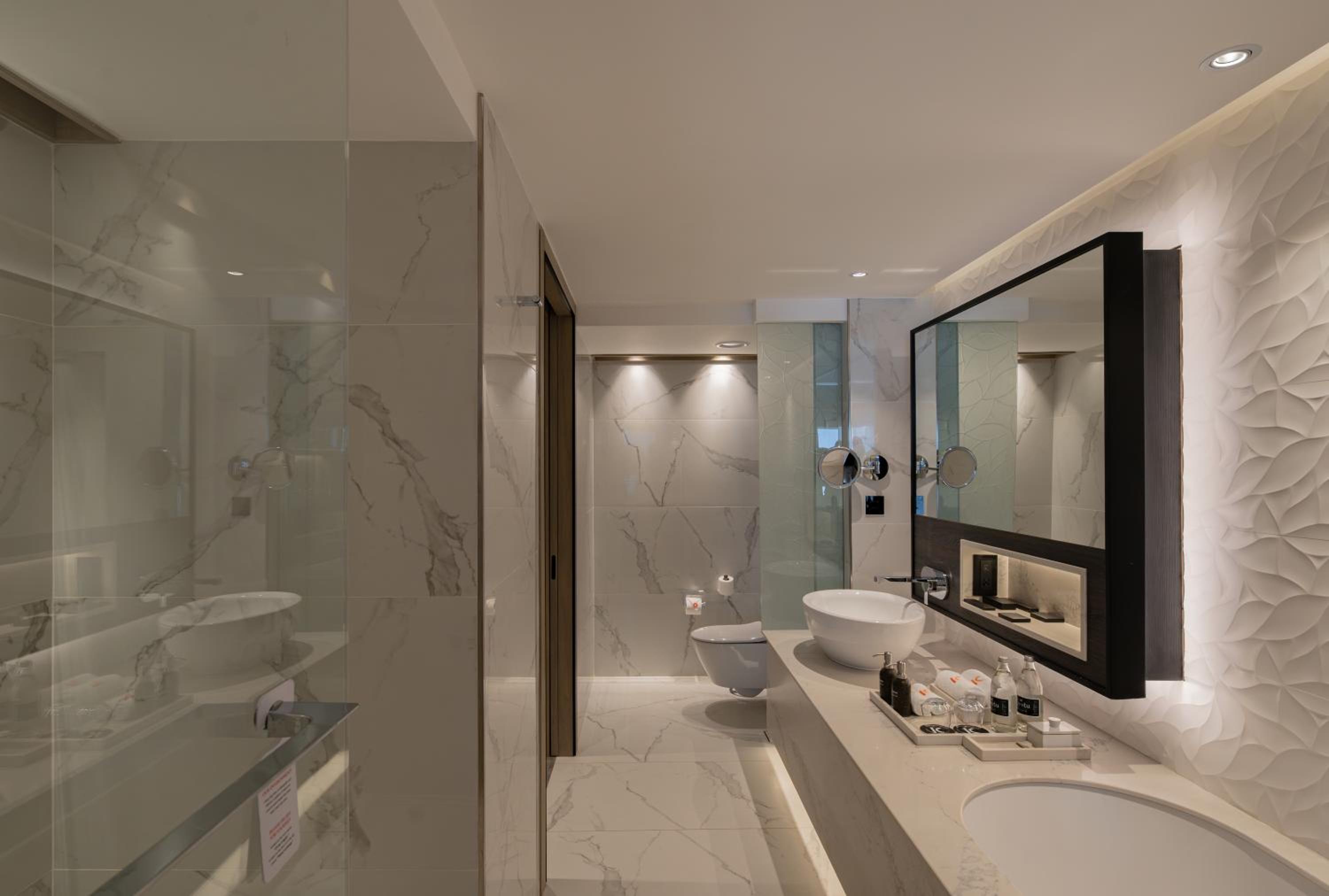 One-Bedroom Kwetu King Suite - Photo 11