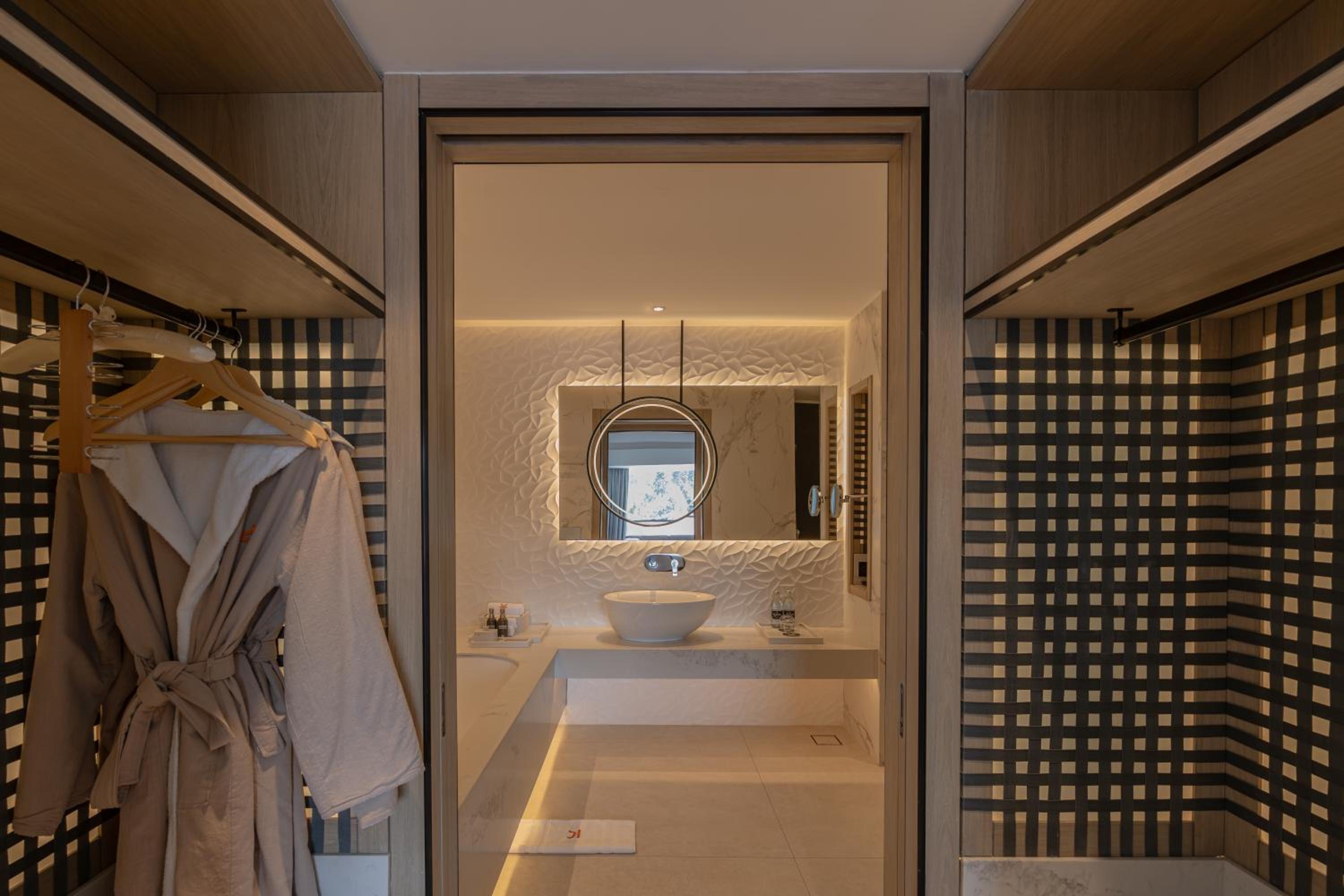 One-Bedroom Riba King Suite - Photo 12