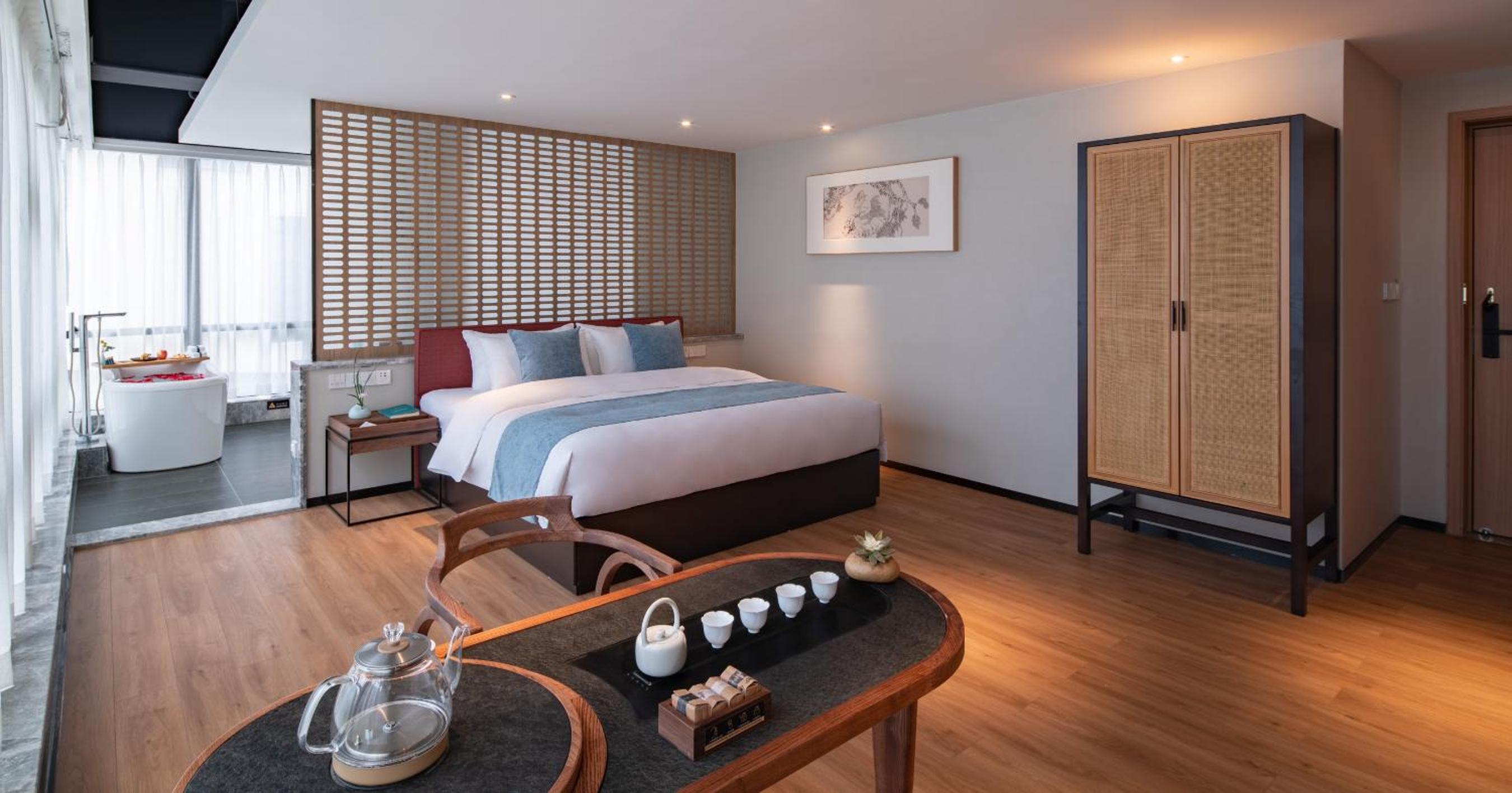 Deluxe Double Room with Bath photo 1