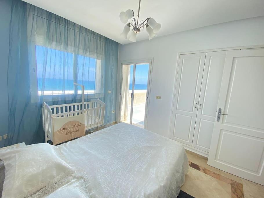 Three-Bedroom Apartment With Sea View photo 2