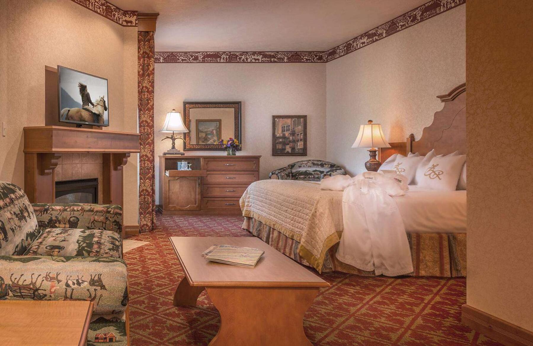 Deluxe King Suite - Photo 1