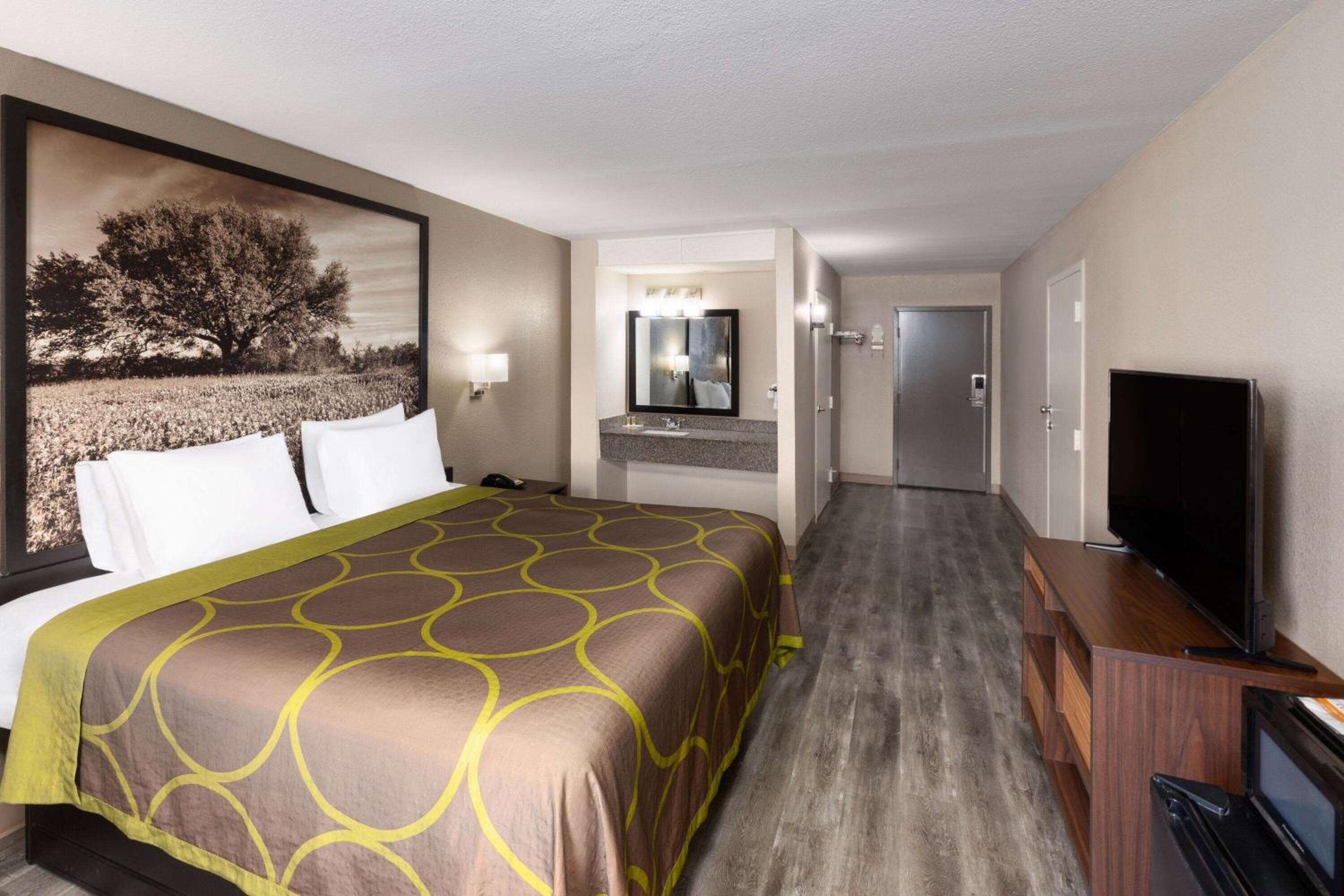 King Room - Non-Smoking - Photo 1