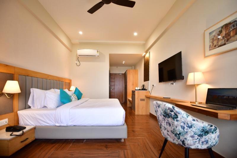 Deluxe Room - Photo 5