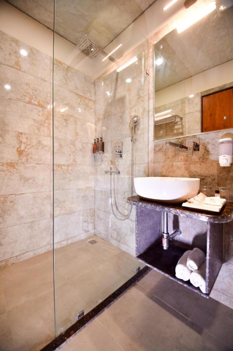 Deluxe Room - Photo 13