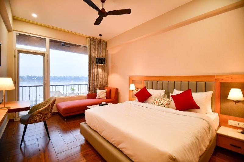 Deluxe Room - Photo 11