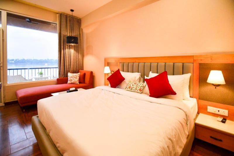 Deluxe Room - Photo 10