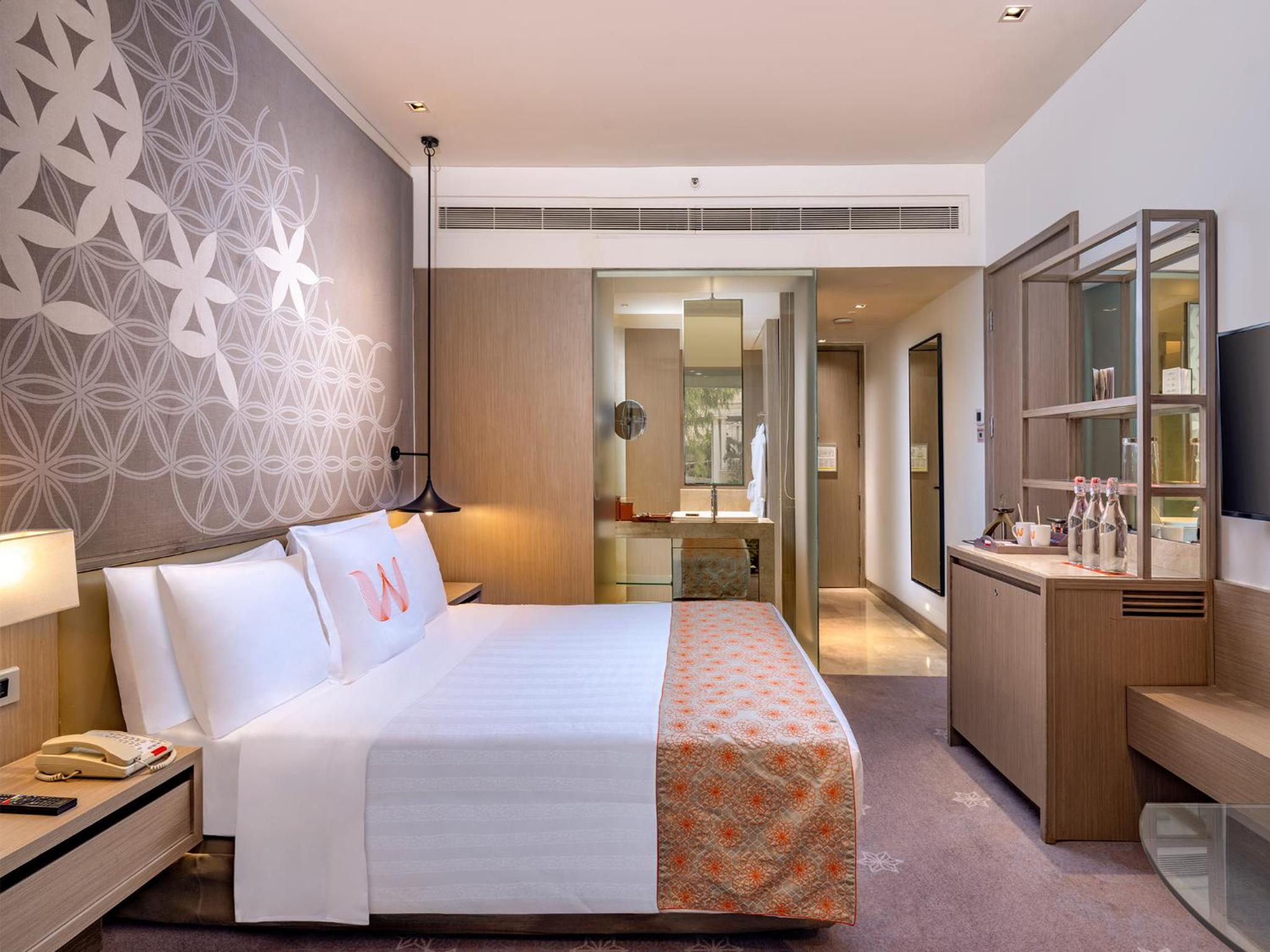 Deluxe Room - Photo 9