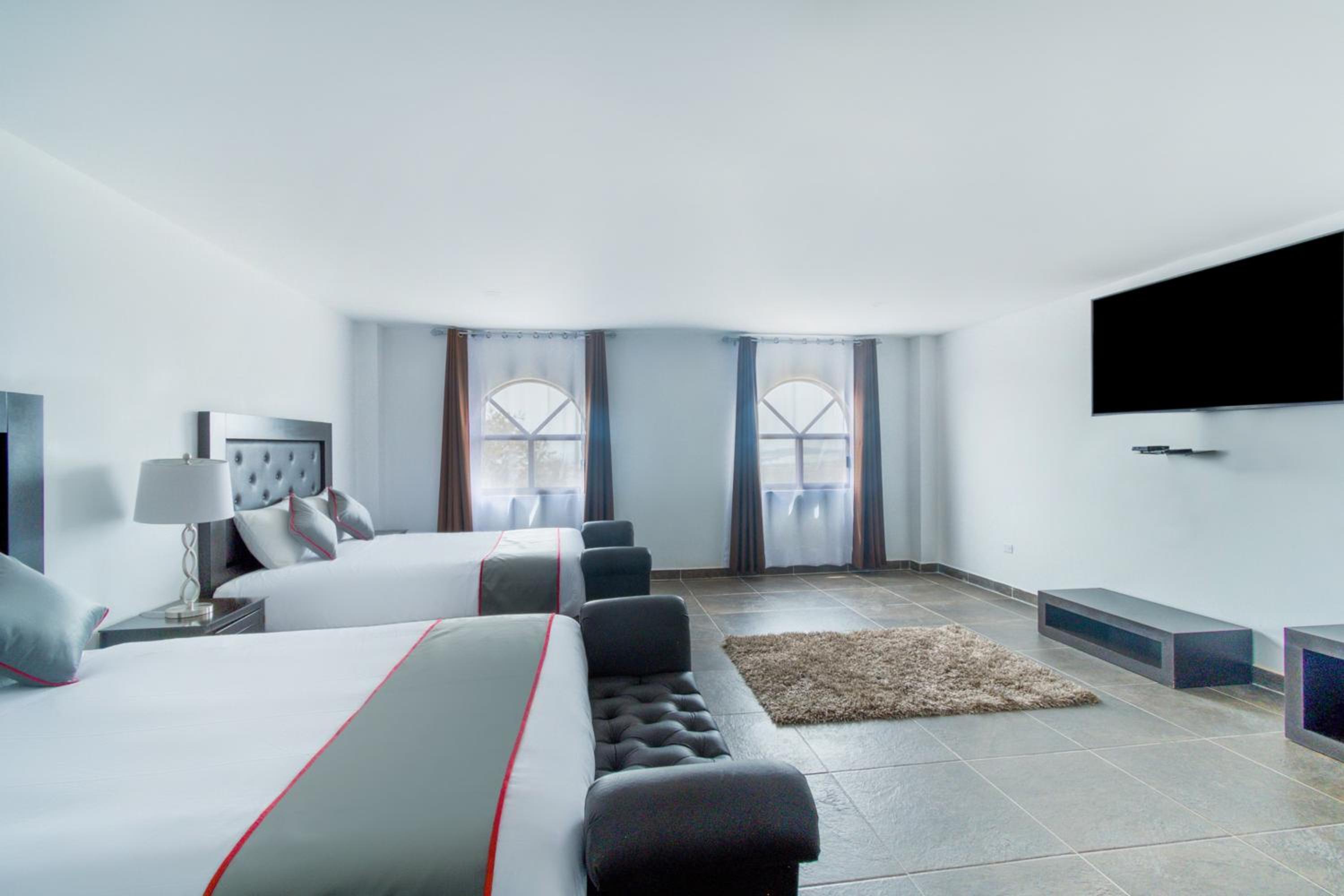 Deluxe Double Room With Two Double Beds photo 2