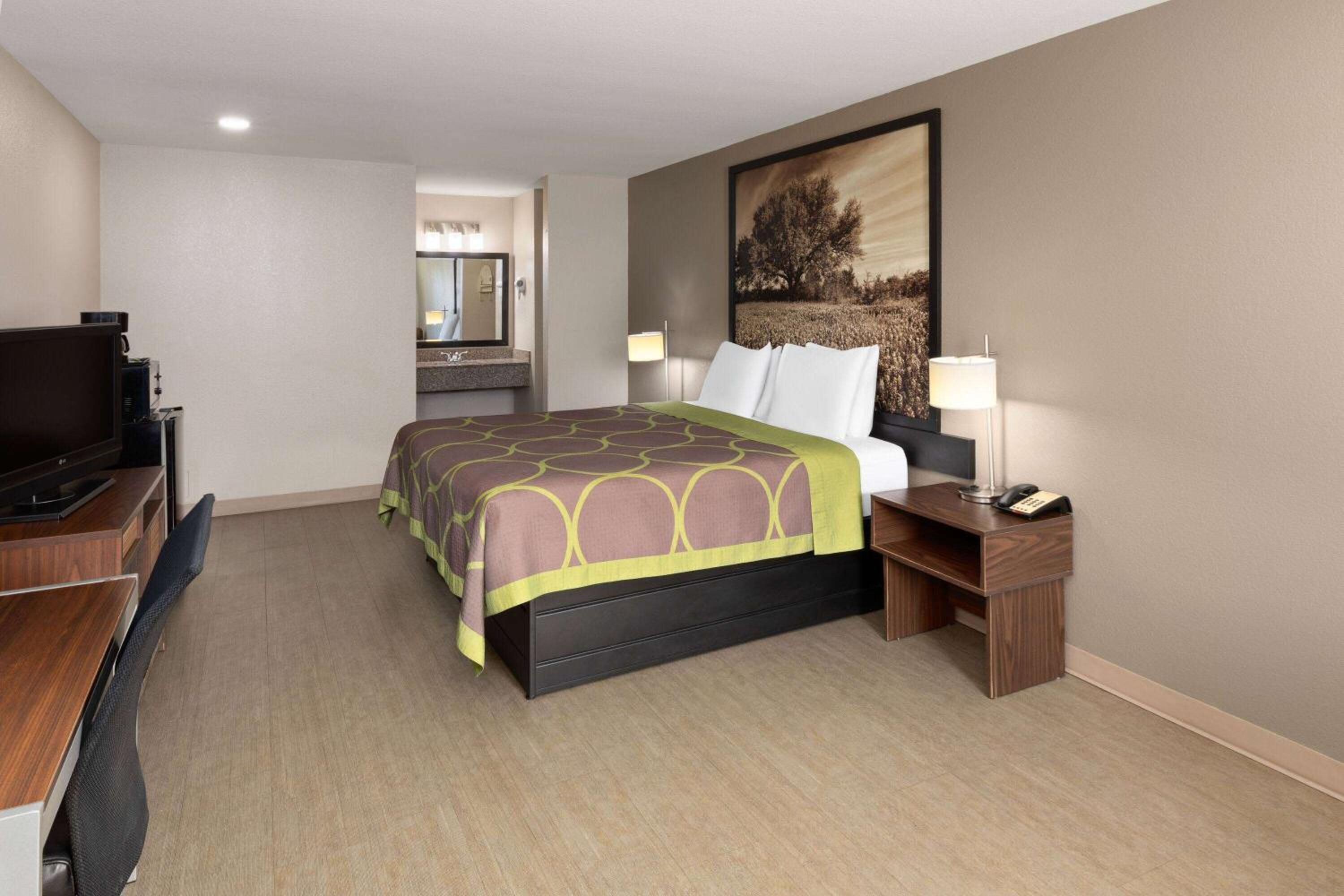 One-Bedroom King Suite - Non-Smoking photo 1