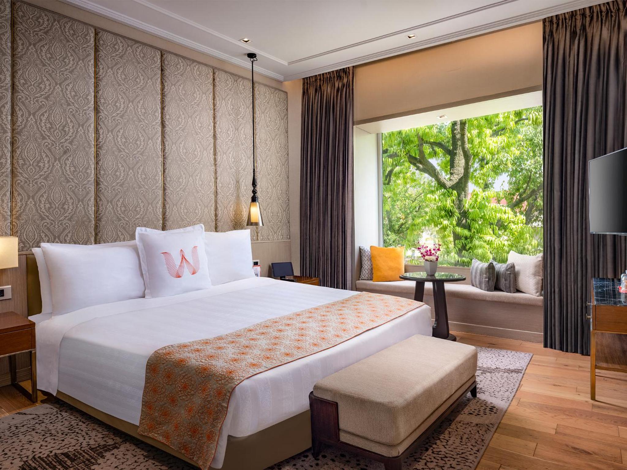 Executive Suite - Photo 6