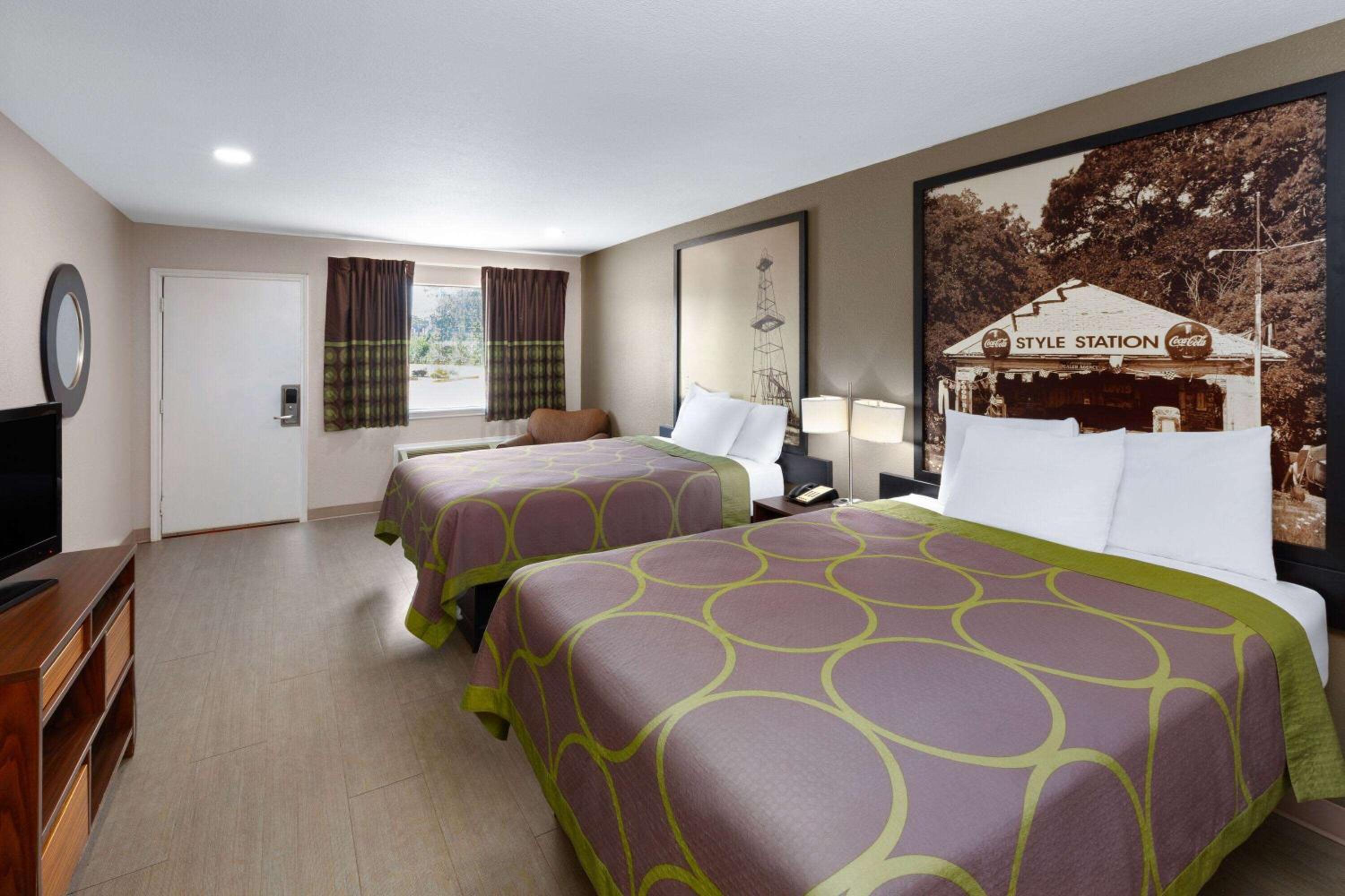 Queen Room with Two Queen Beds - Smoking - Photo 1