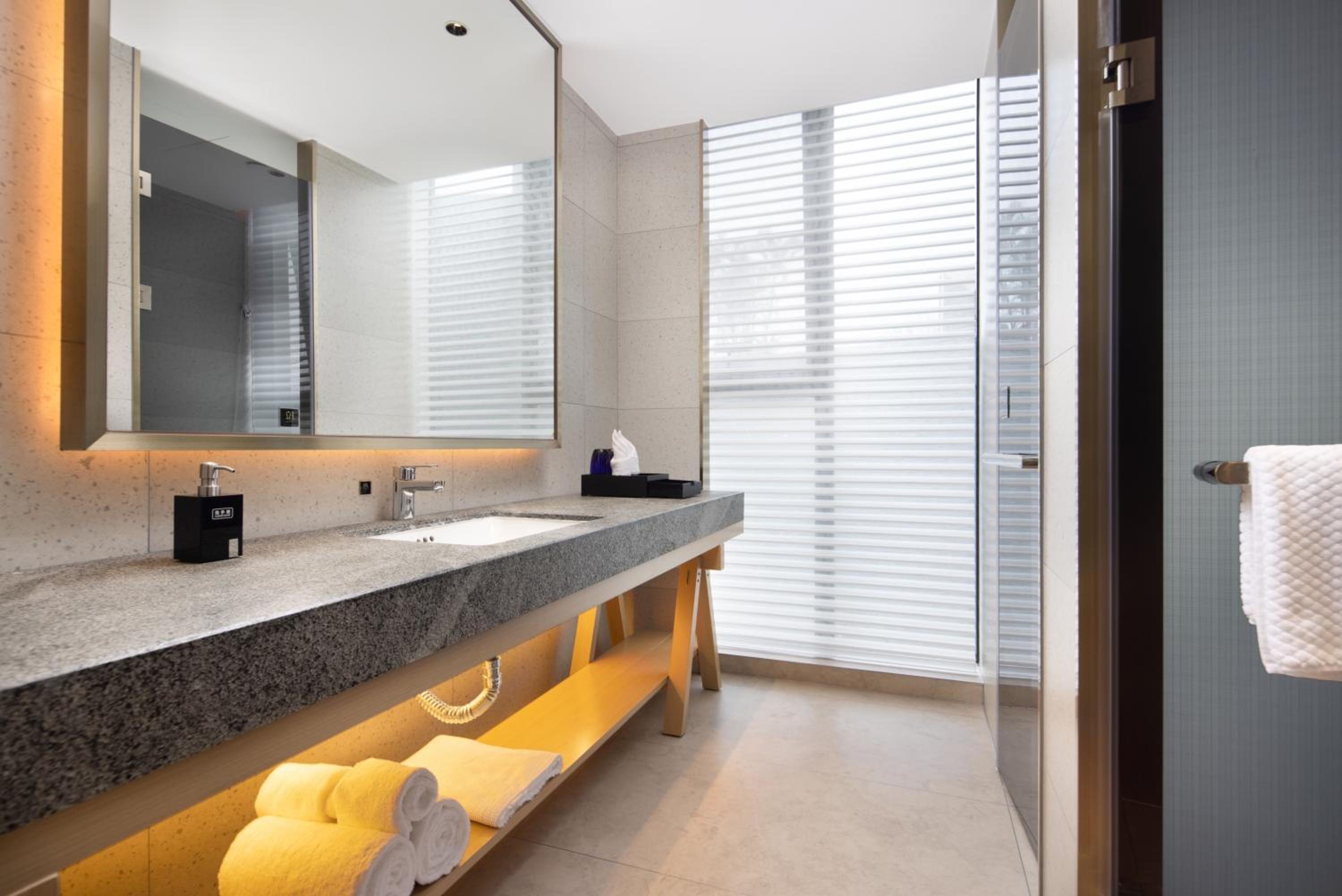 Twin Room With Private Bathroom photo 2