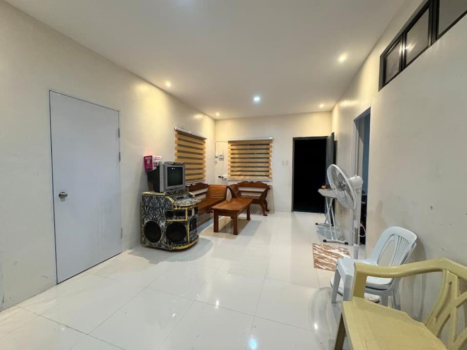 One-Bedroom House photo 1