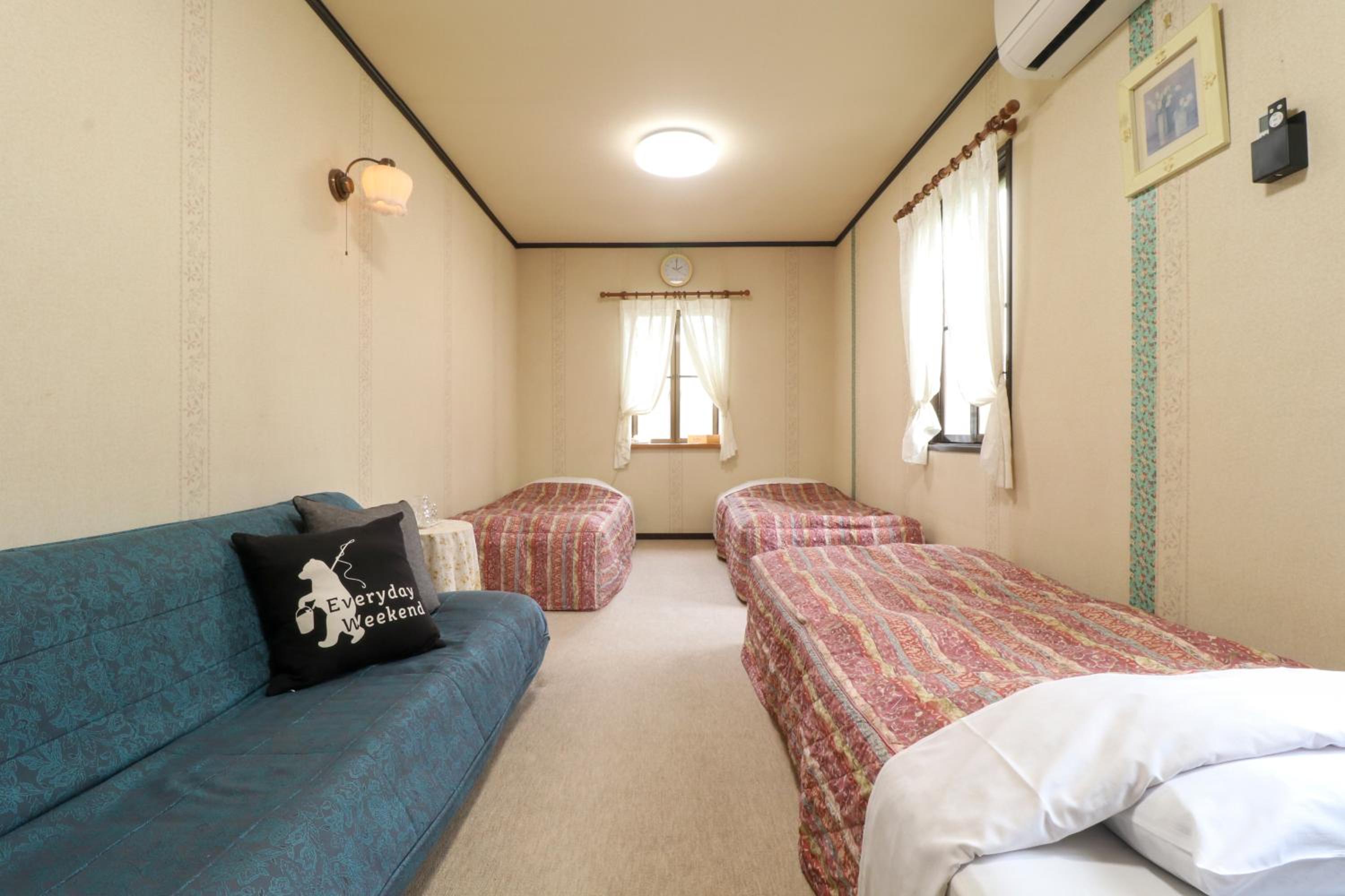 Twin Room - Photo 5
