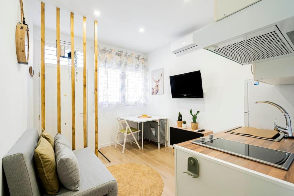 One-Bedroom Apartment photo 2