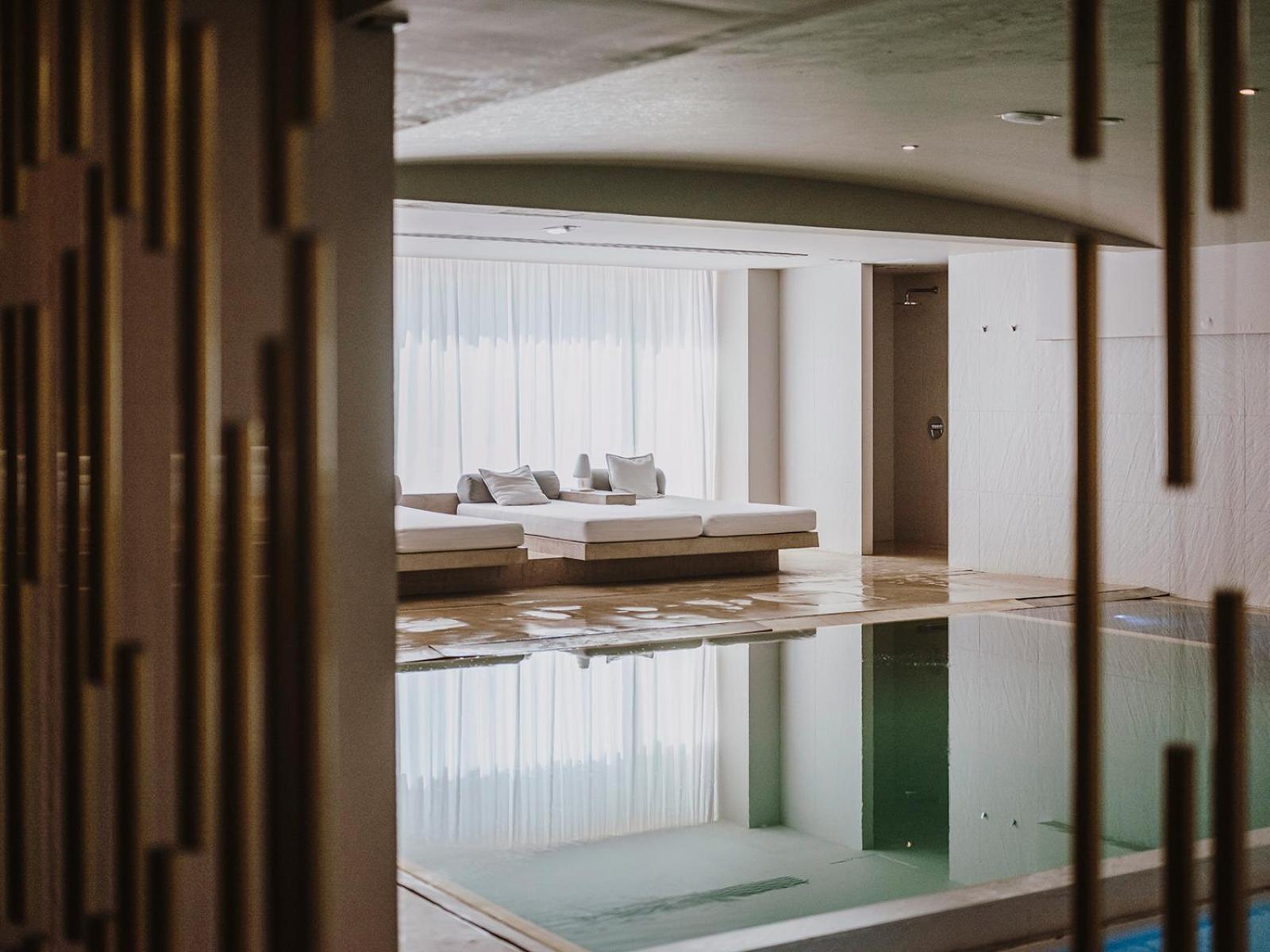 Corner Suite with Large Terrace & SPA access  - Photo 2