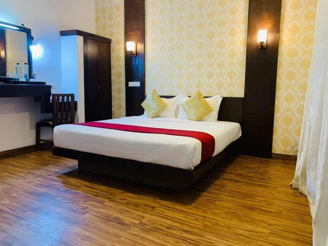 Deluxe Double Room (2 Adults + 1 Child) photo 1