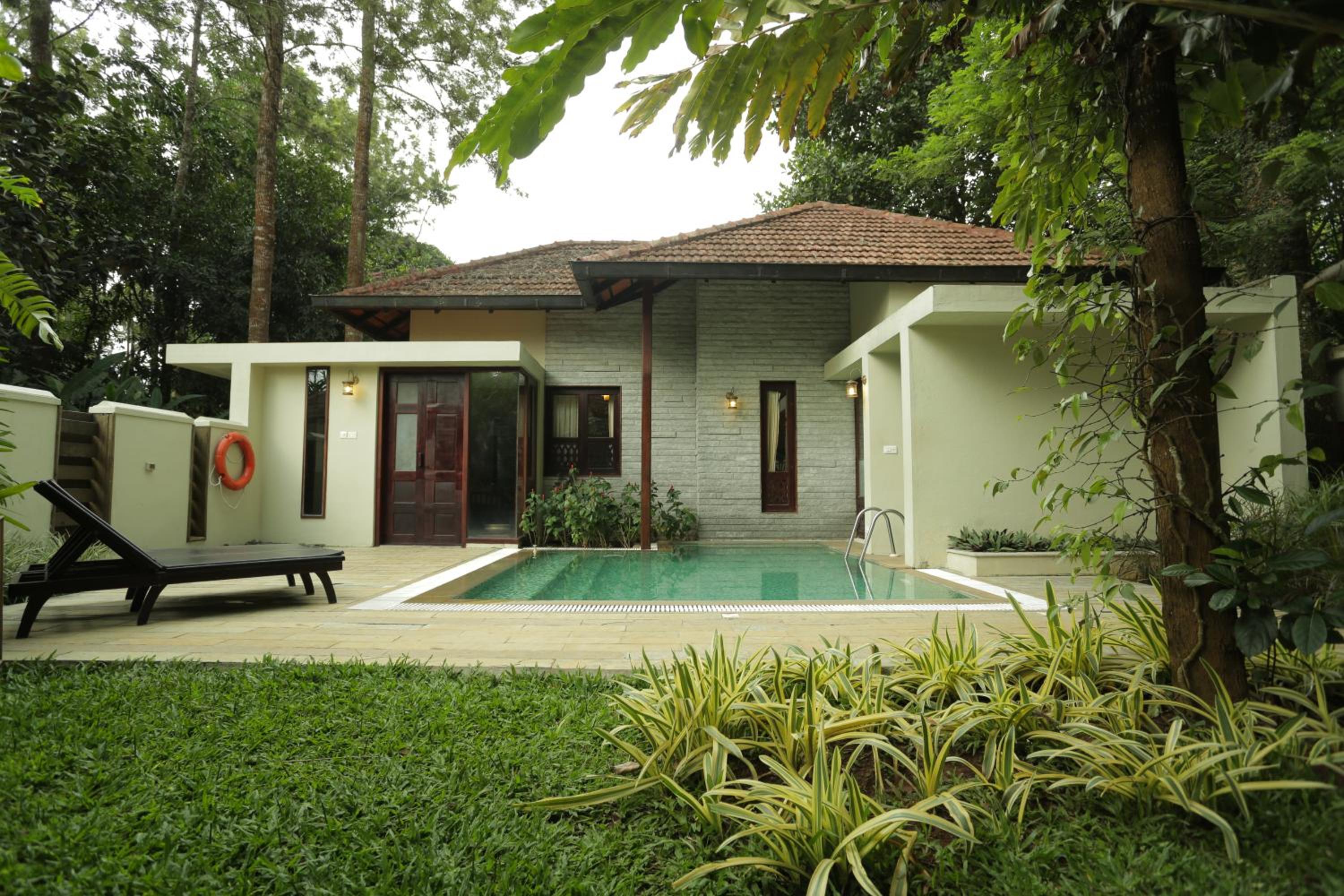 Premium Pool Suite - Photo 3