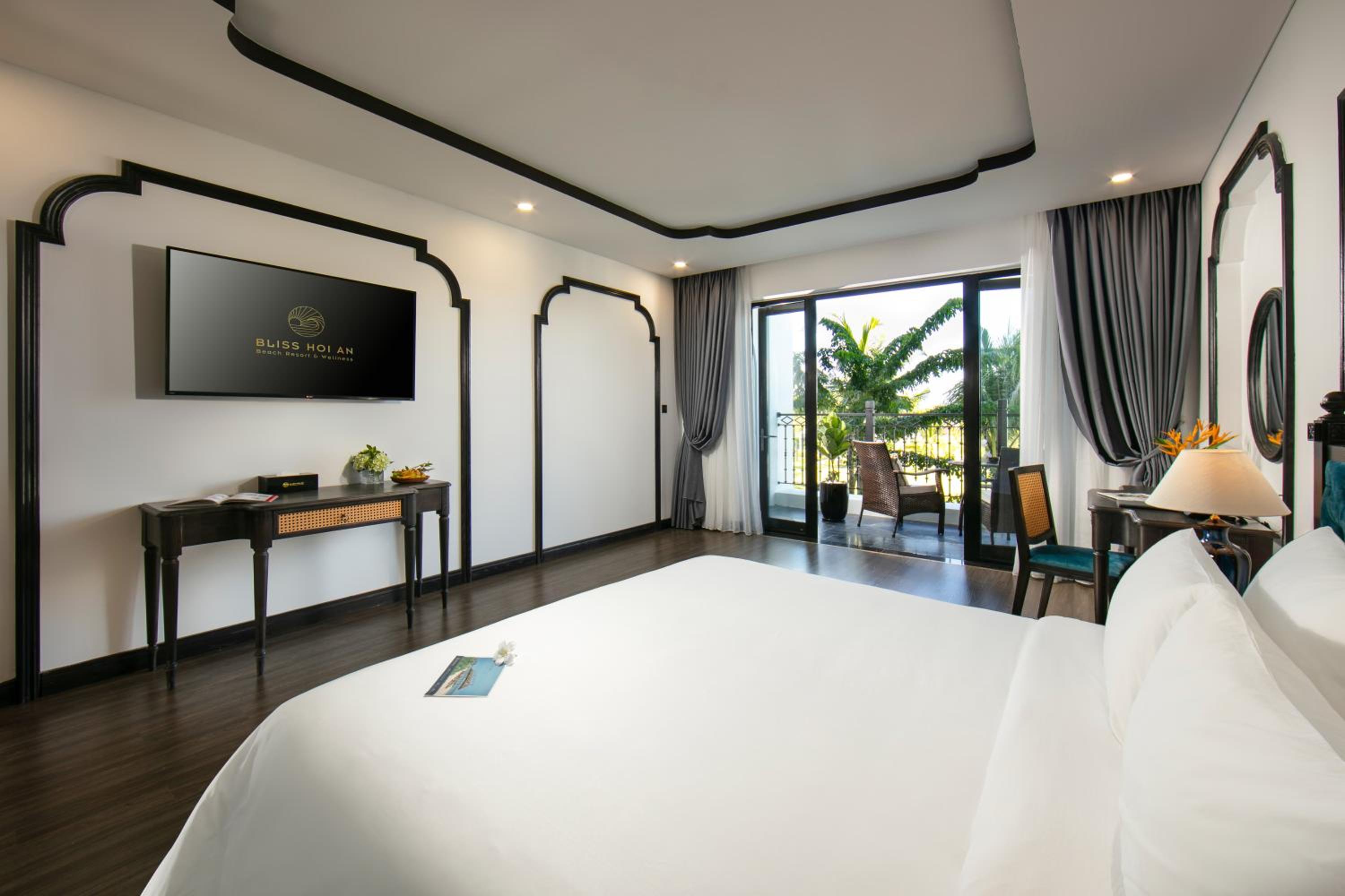 Deluxe King Room - Photo 6