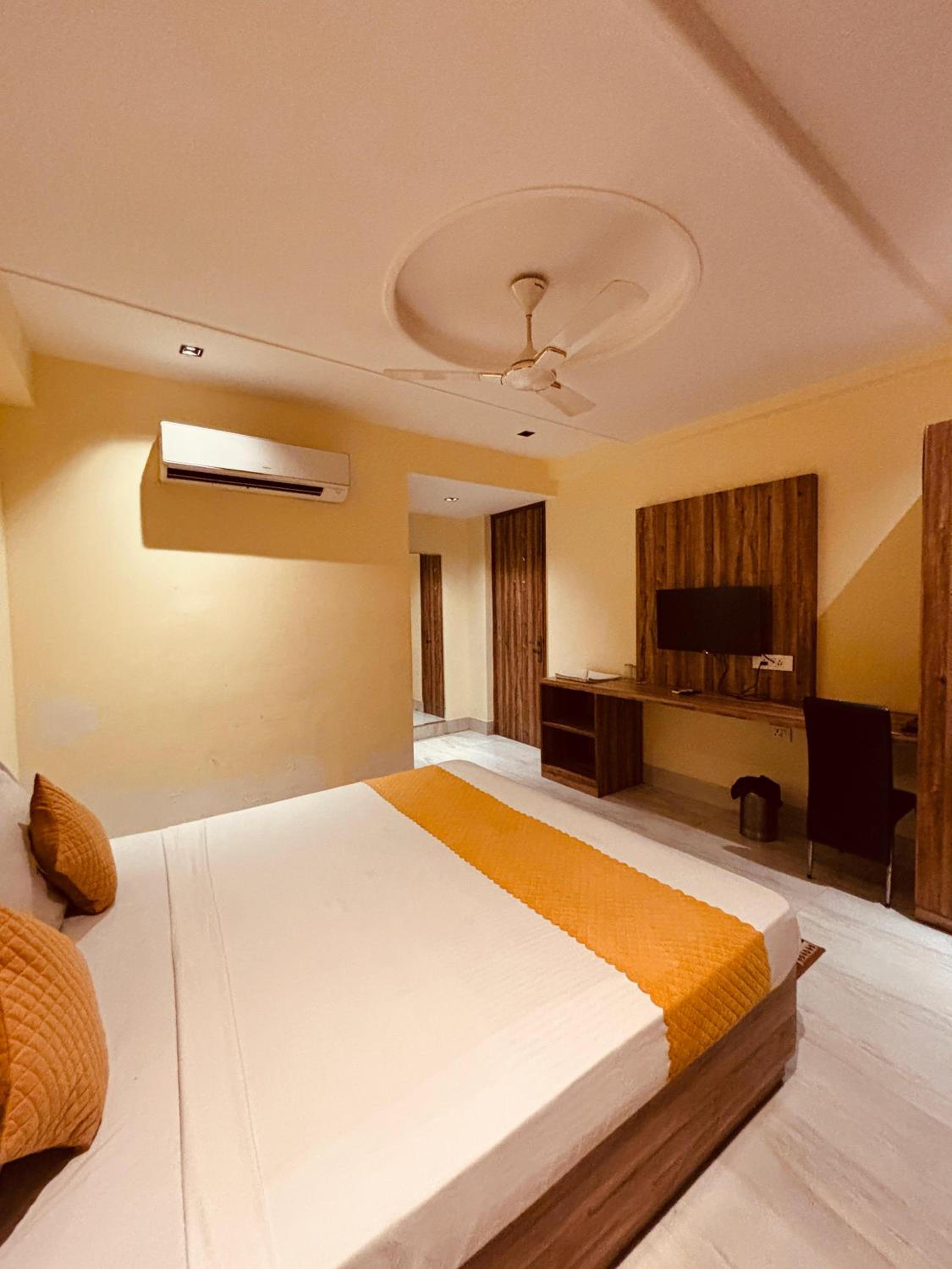Standard King Room photo 1