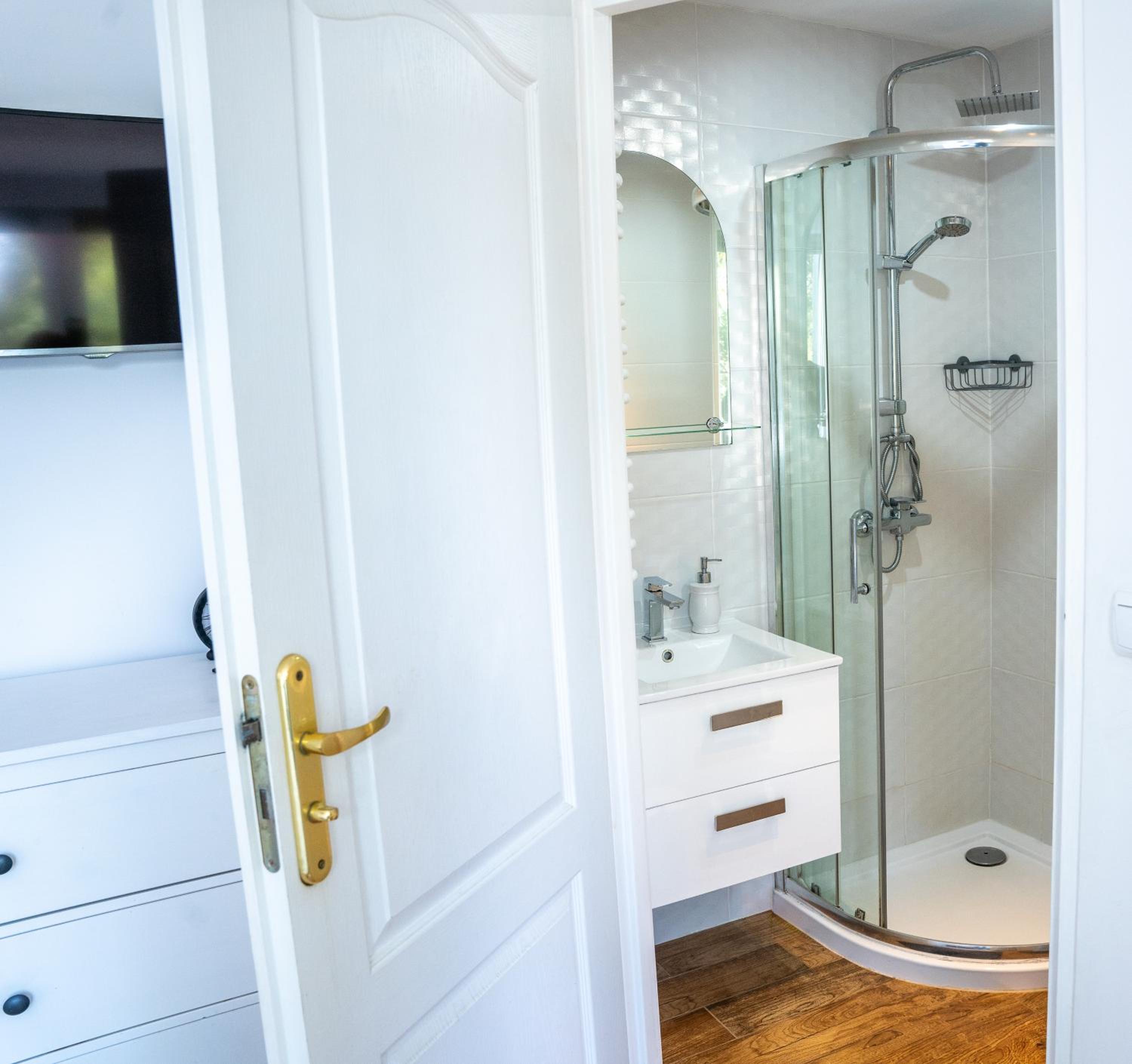 Double Room - Photo 8