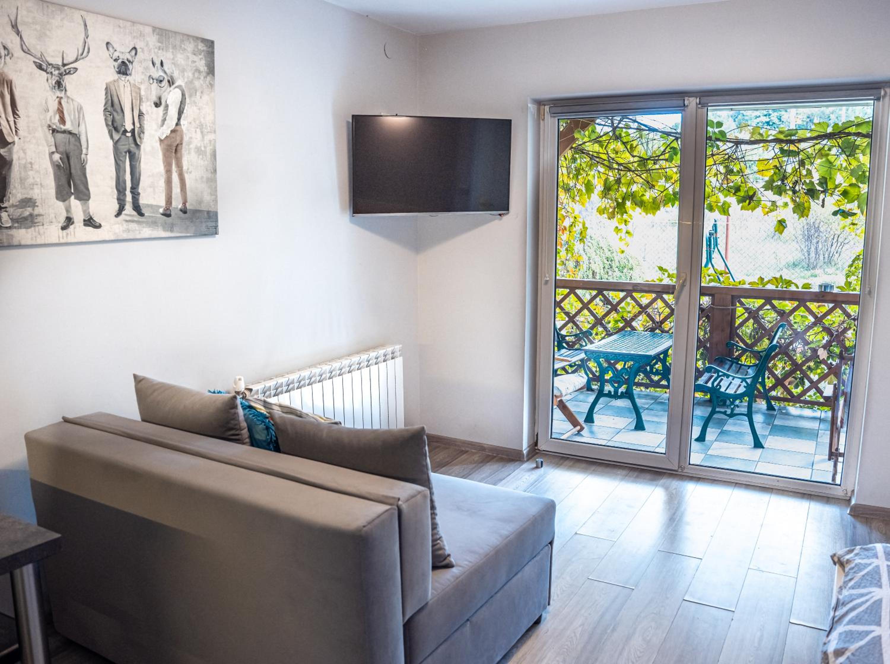 Apartment with Terrace - Photo 17