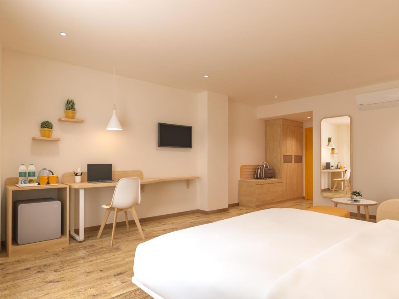 Executive Suite - Photo 2