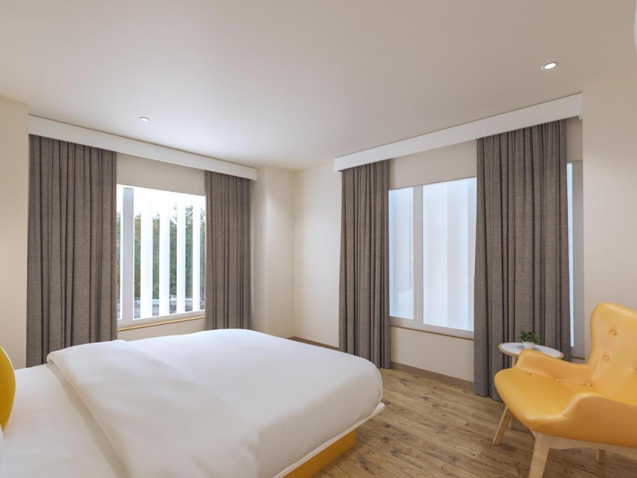 Deluxe King Room - Photo 4
