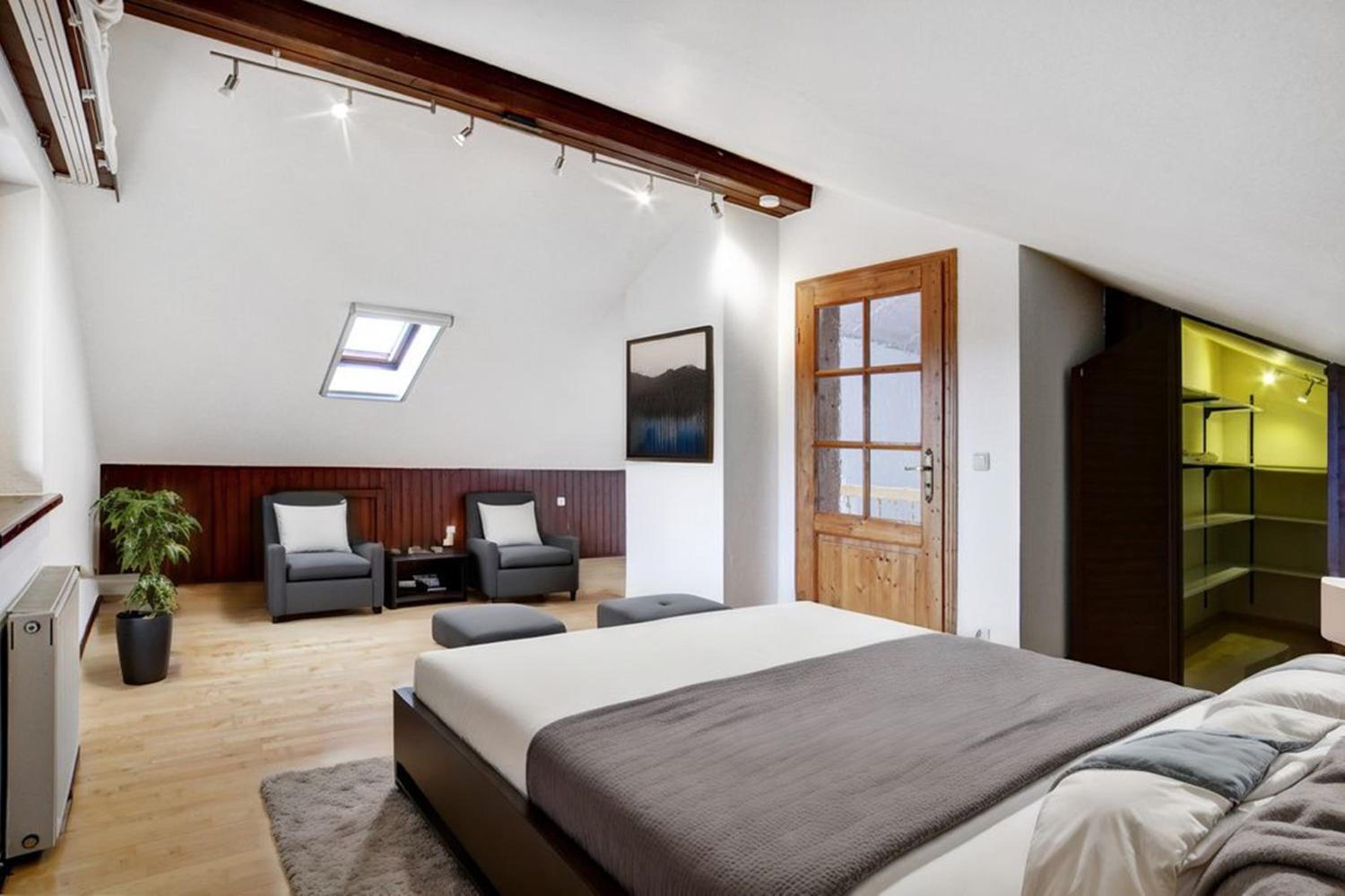 Four-Bedroom House photo 1
