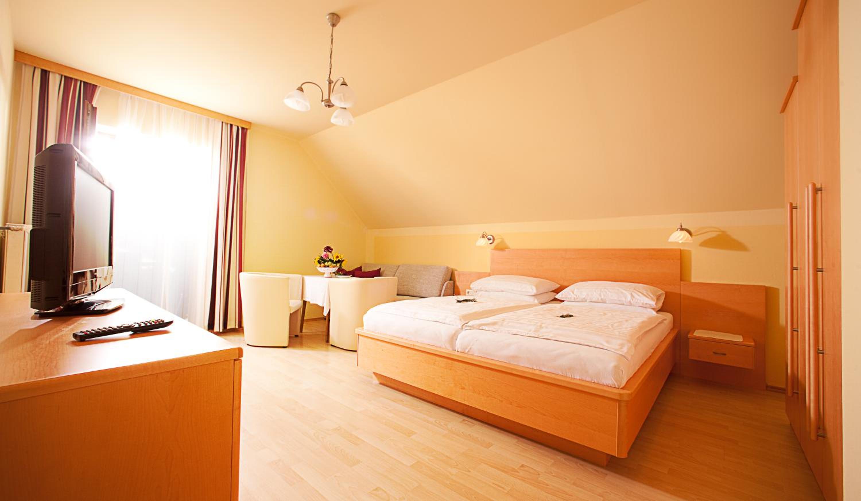 Large Double Room photo 1