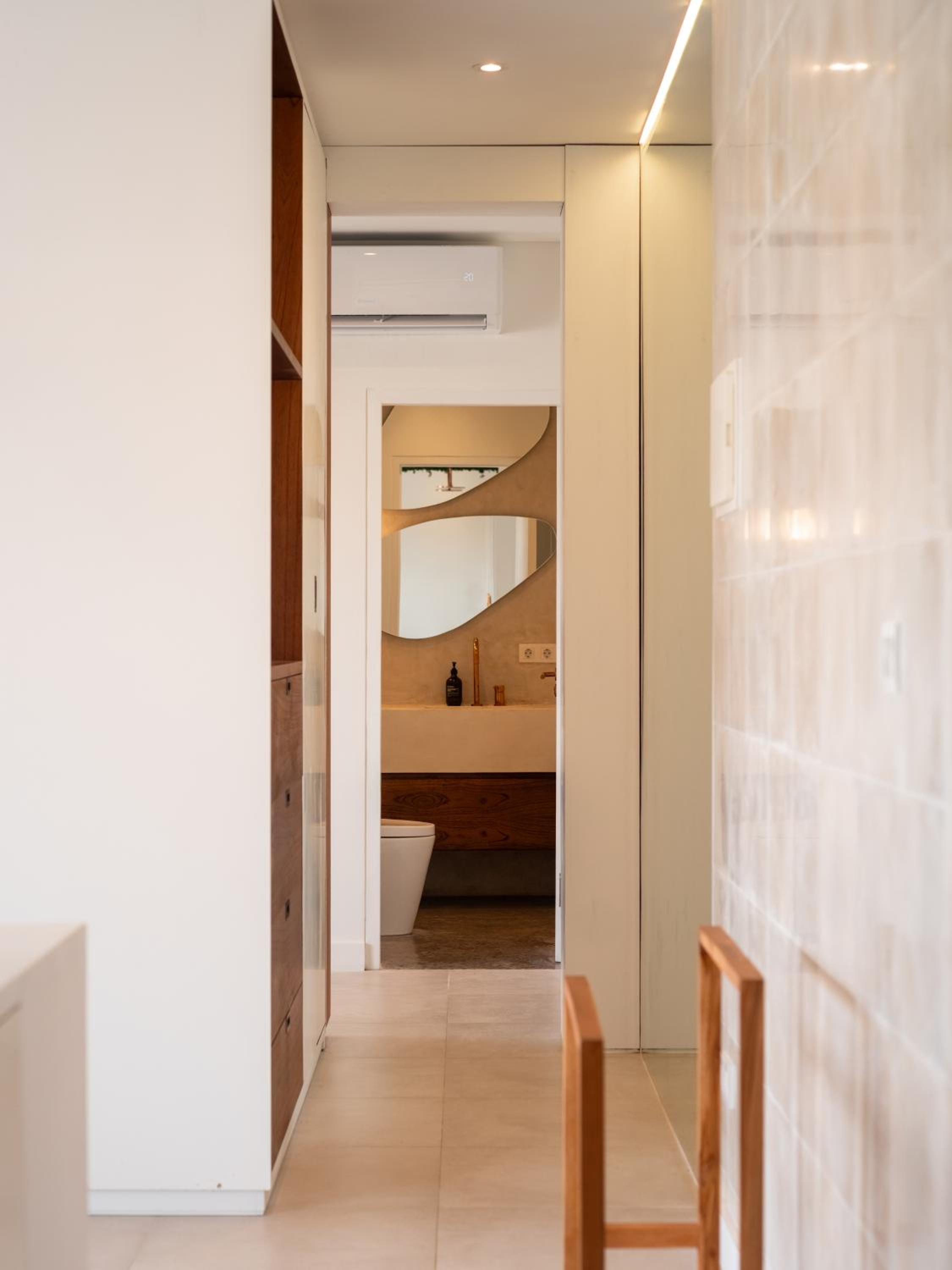Suite - Photo 32