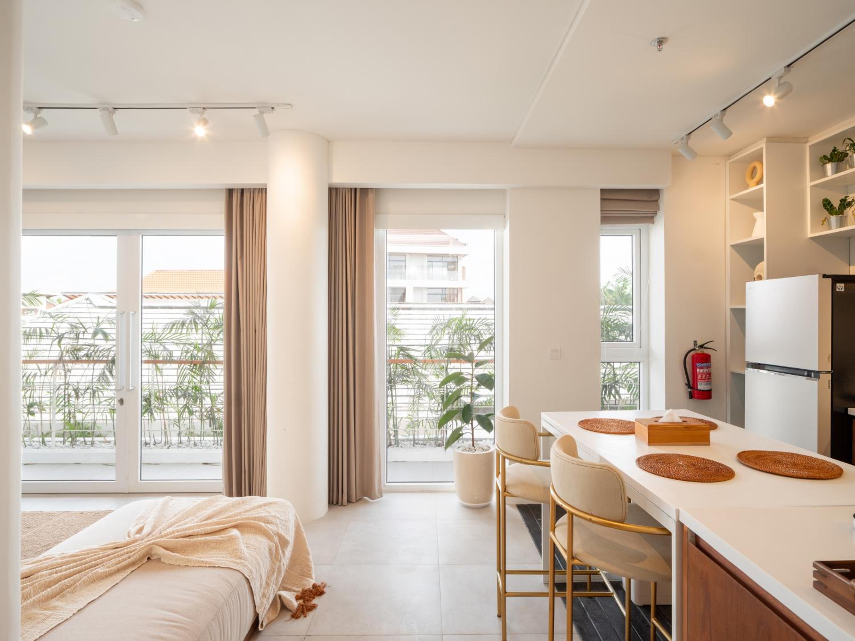 Suite - Photo 17