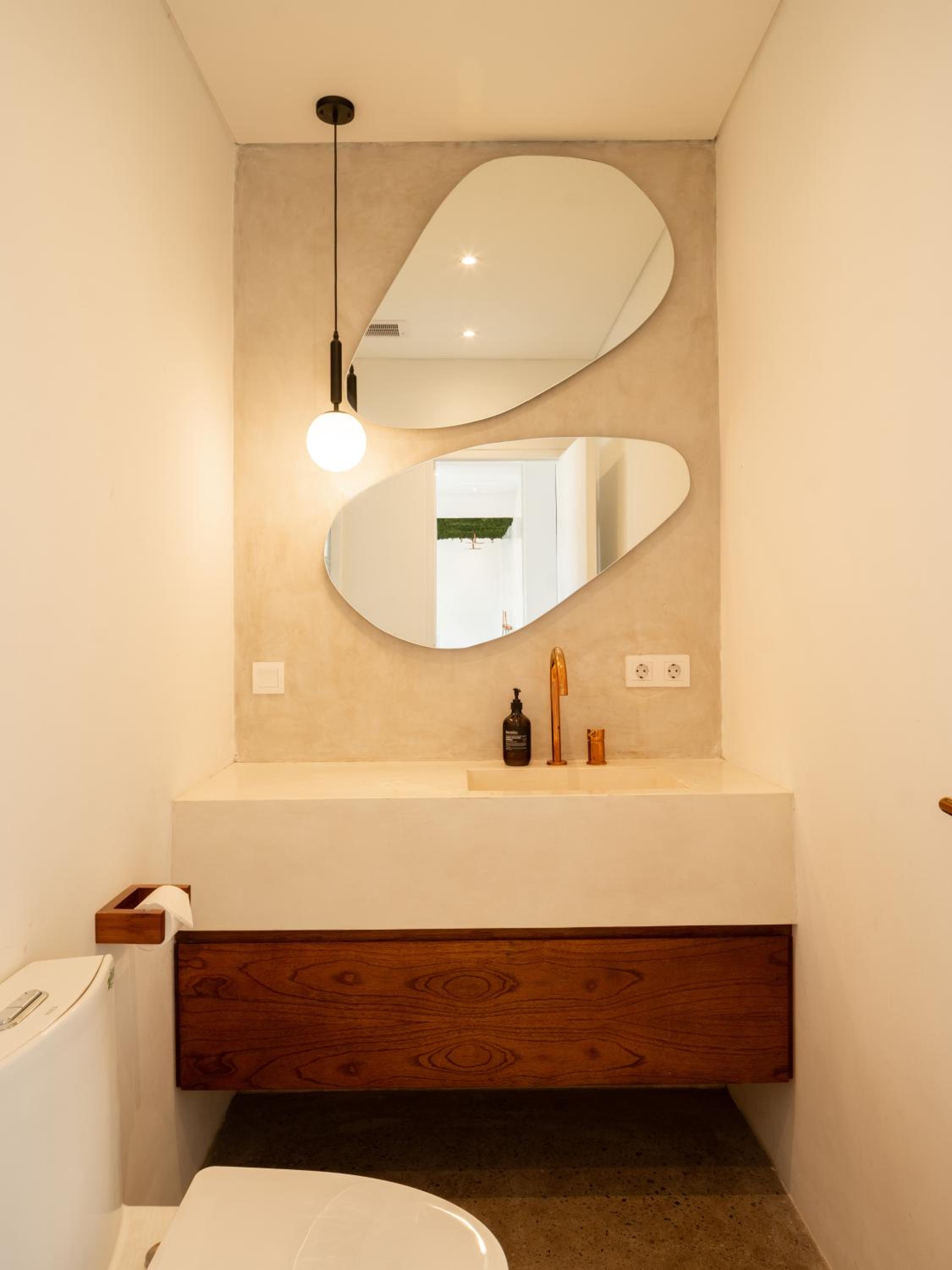Suite - Photo 16
