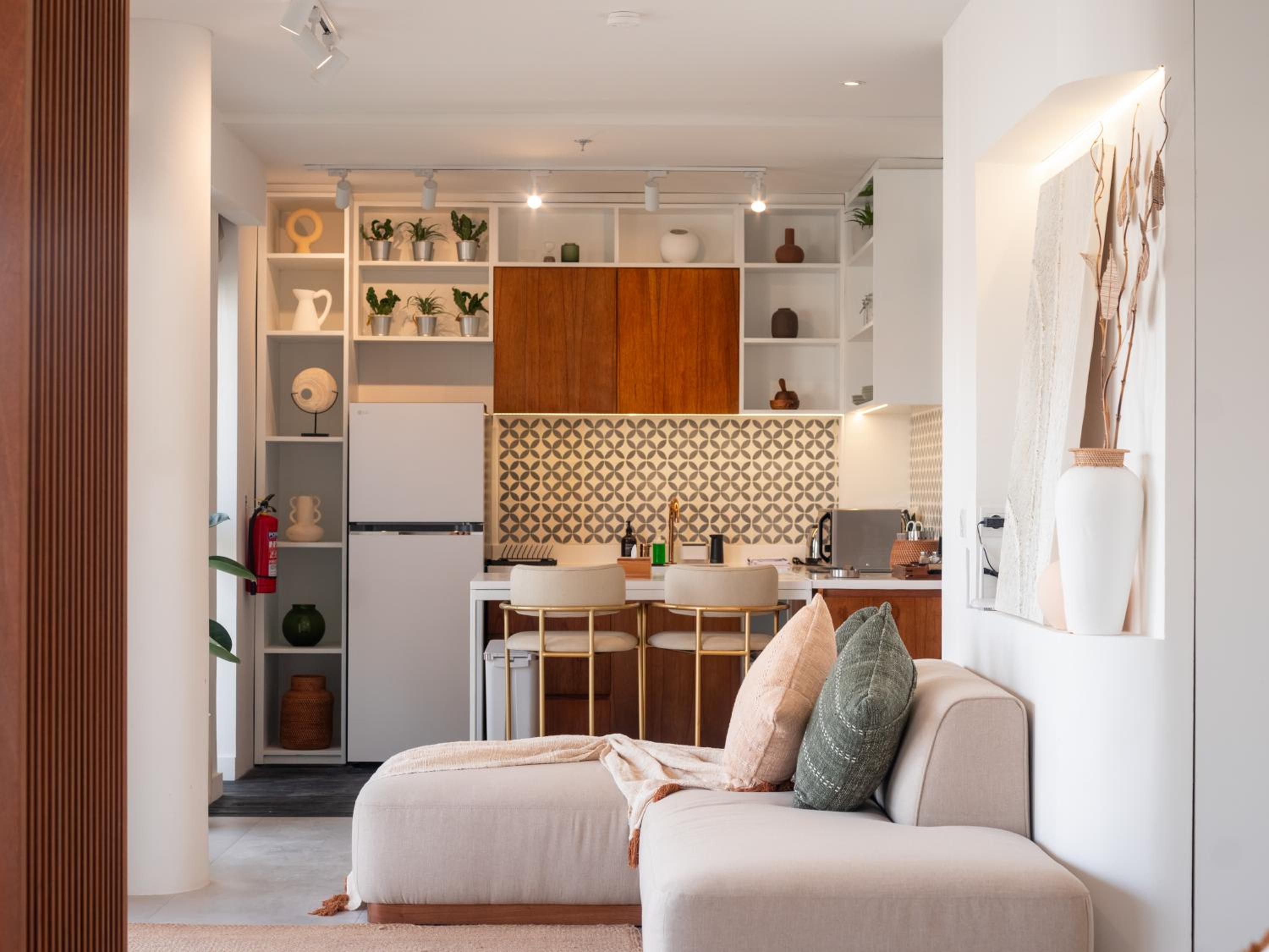 Suite - Photo 15