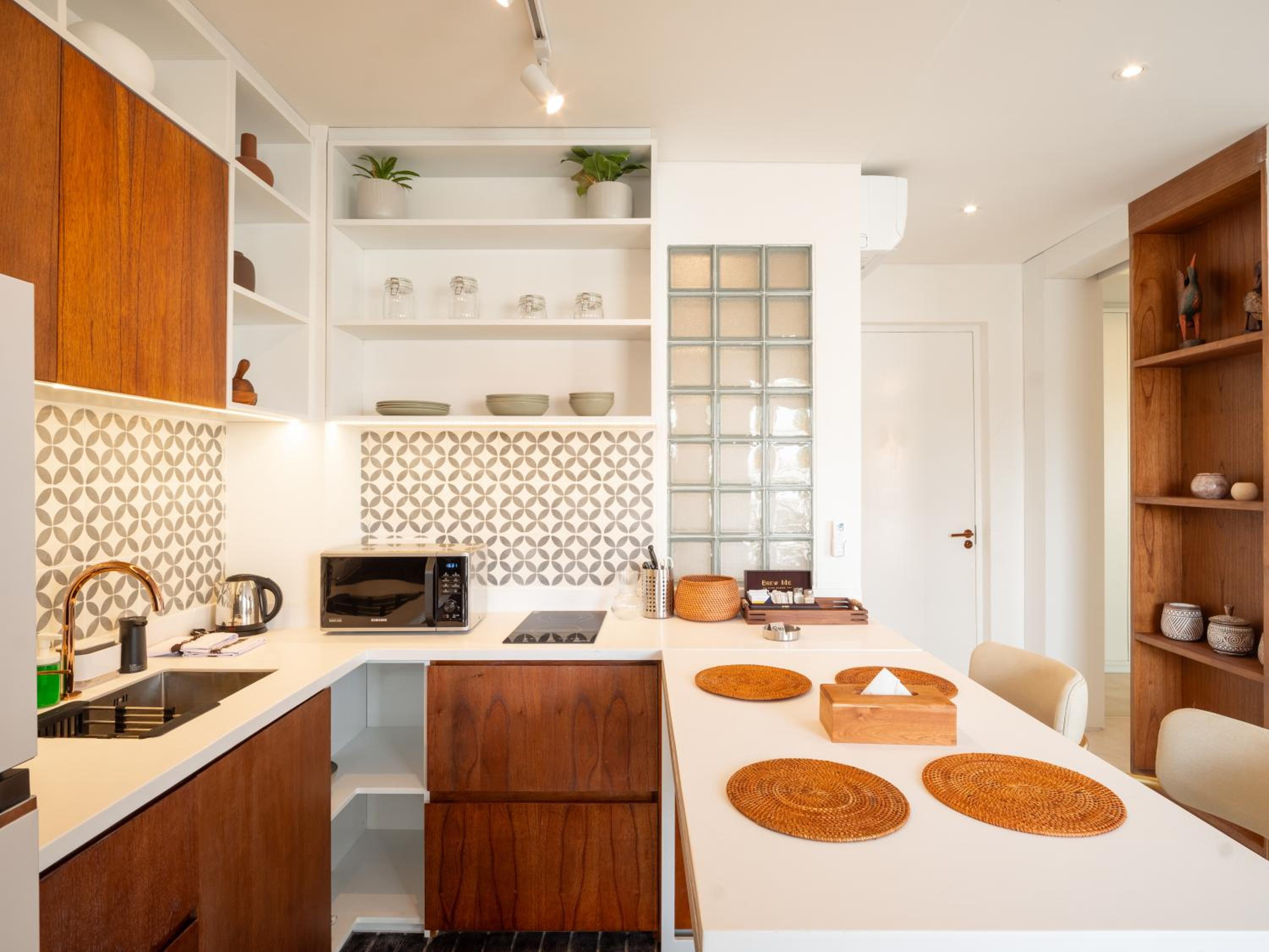 Suite - Photo 20